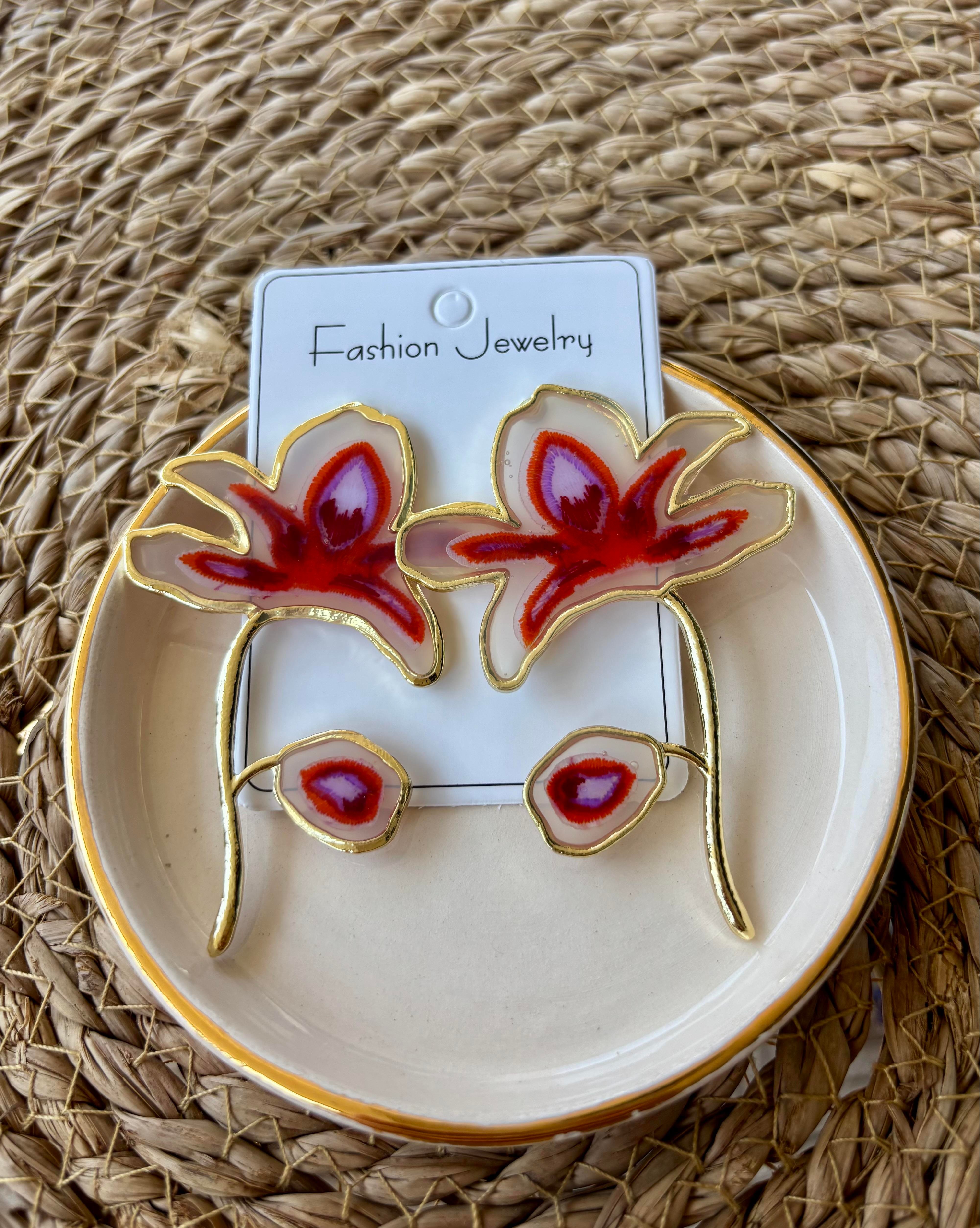 Premium Marka İşlemeli Çiçek Küpe