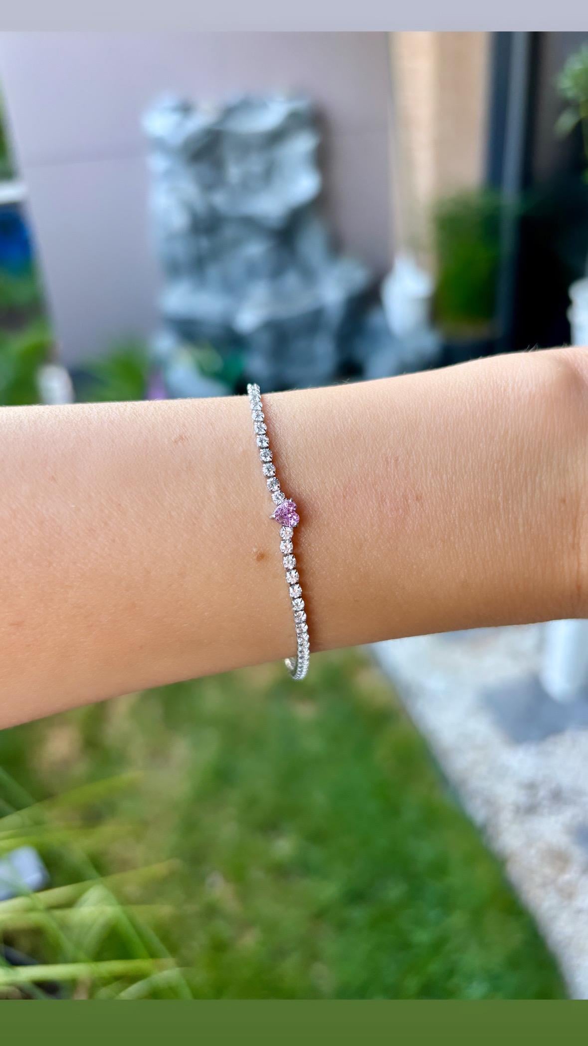 Xuping Gümüş Renk Taşlı Ortası Pembe Kalpli Bileklik