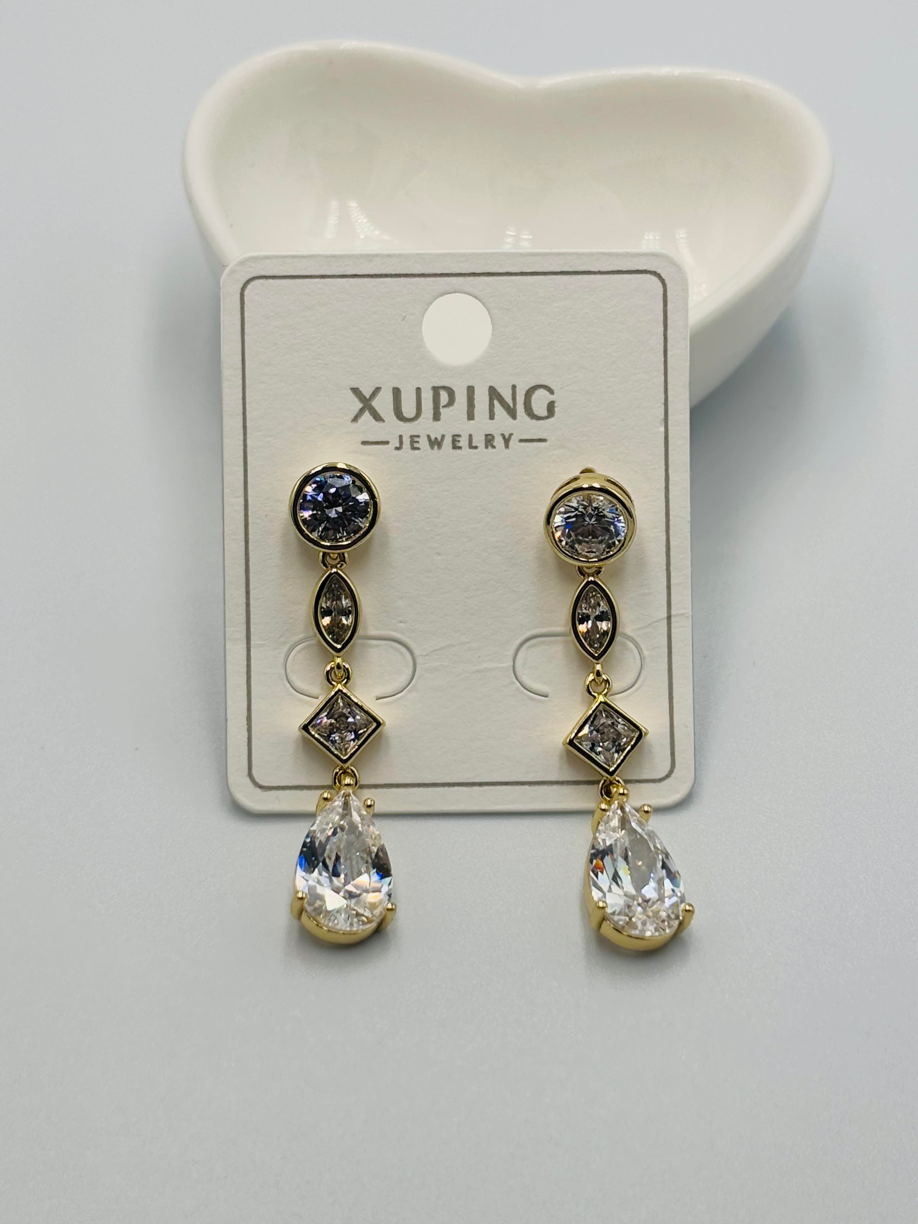 Xuping Sallantılı Taşlı Küpe