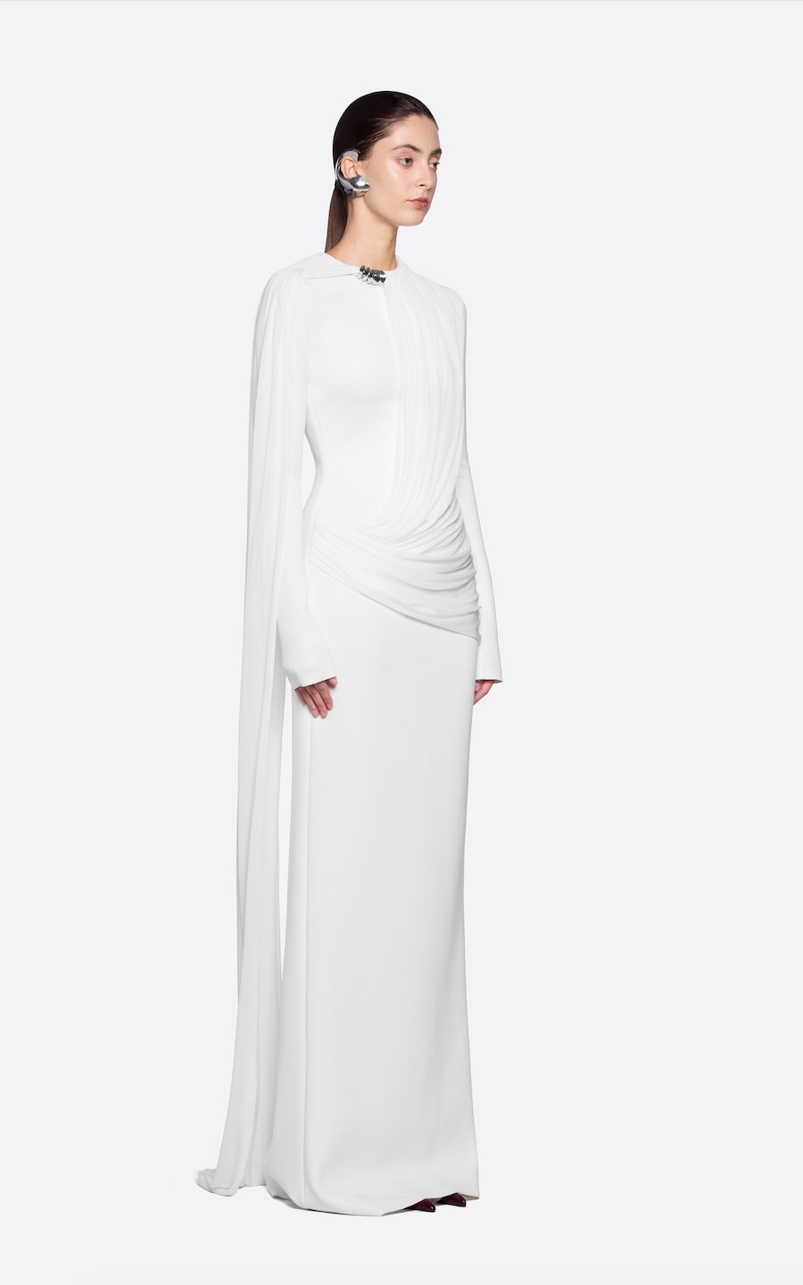 Beyaz Pelerin ve Drape Detaylı Uzun Kollu Uzun Elbise