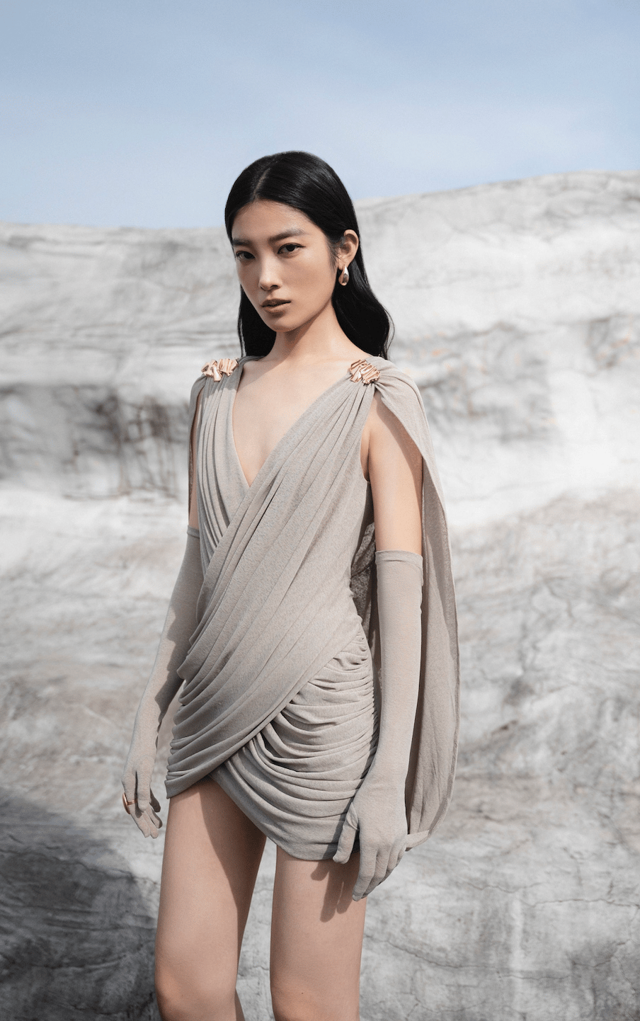 Drape Detaylı Pelerinli Mini Elbise