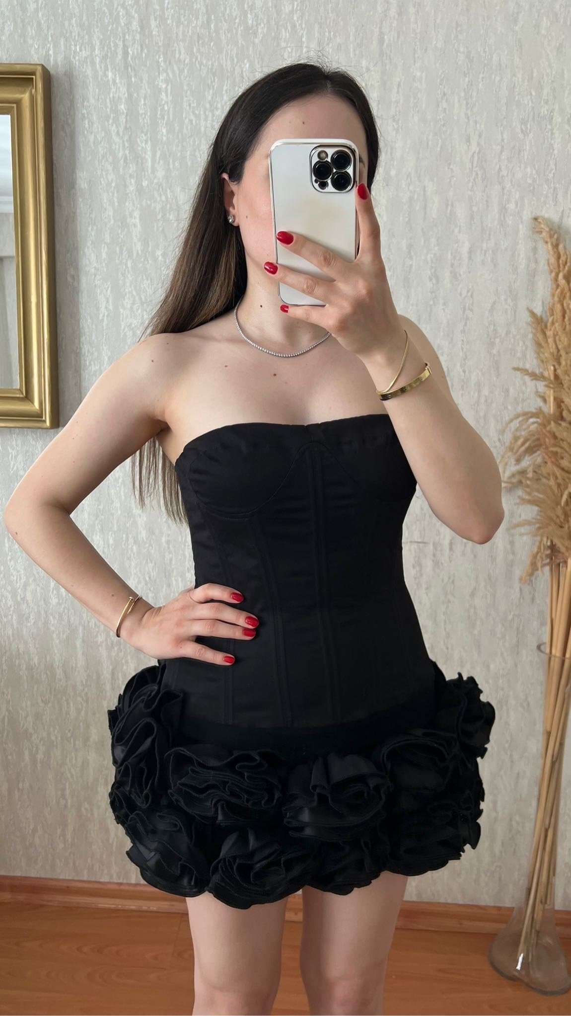 Siyah Straplez Büstiyer ve Gül Detaylı Mini Etek Takım