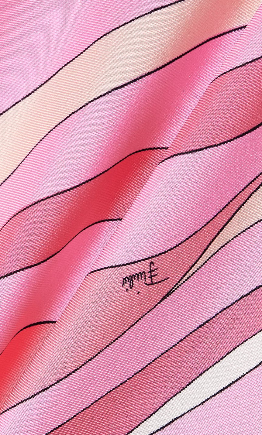 Tasarım Pembe Desenli Sırt Dekolteli Bluz