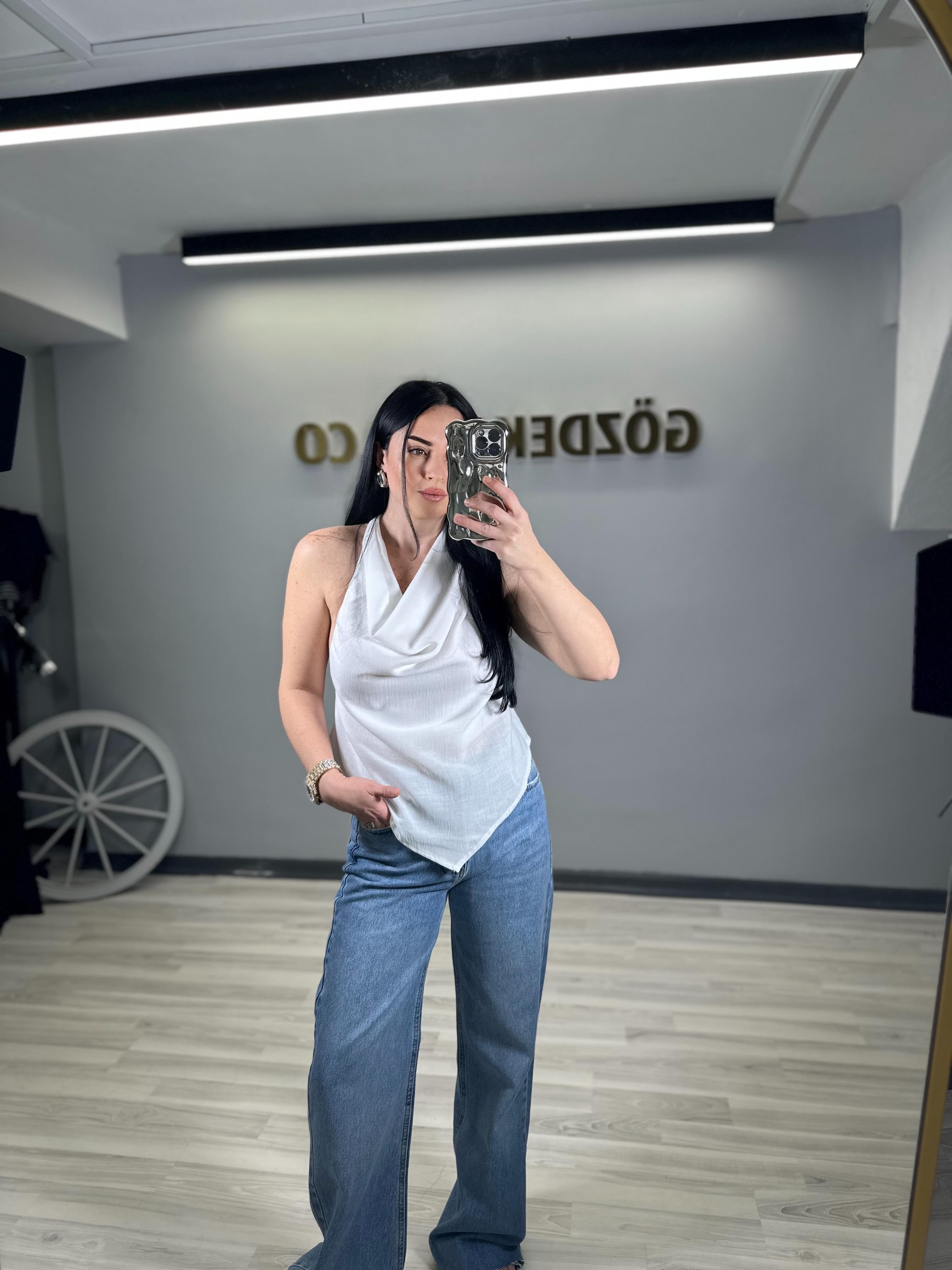 BEYAZ DEGAJE YAKA DETAYLI BLUZ