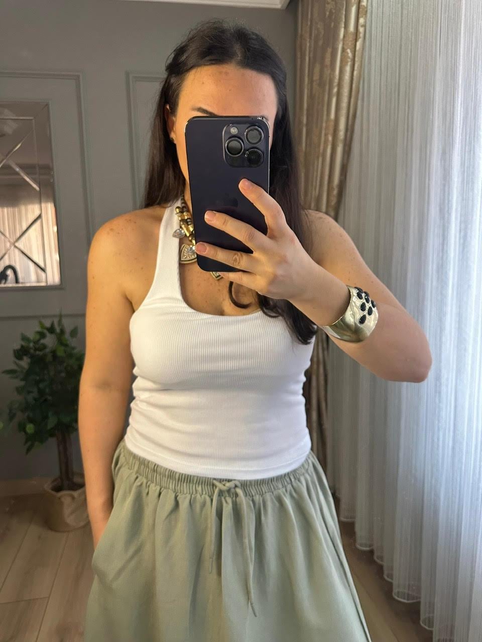 BOYUN GEÇMELİ BEYAZ BLUZ