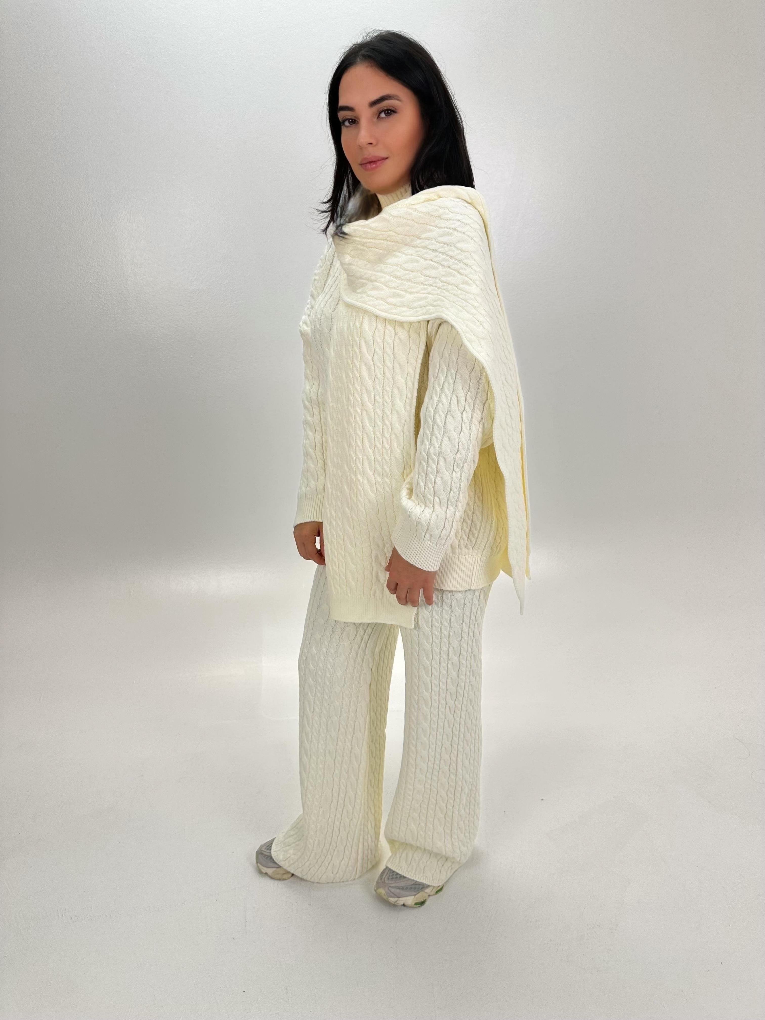 KREM ATKILI MARKA MODEL PANTOLON TRİKO TAKIM
