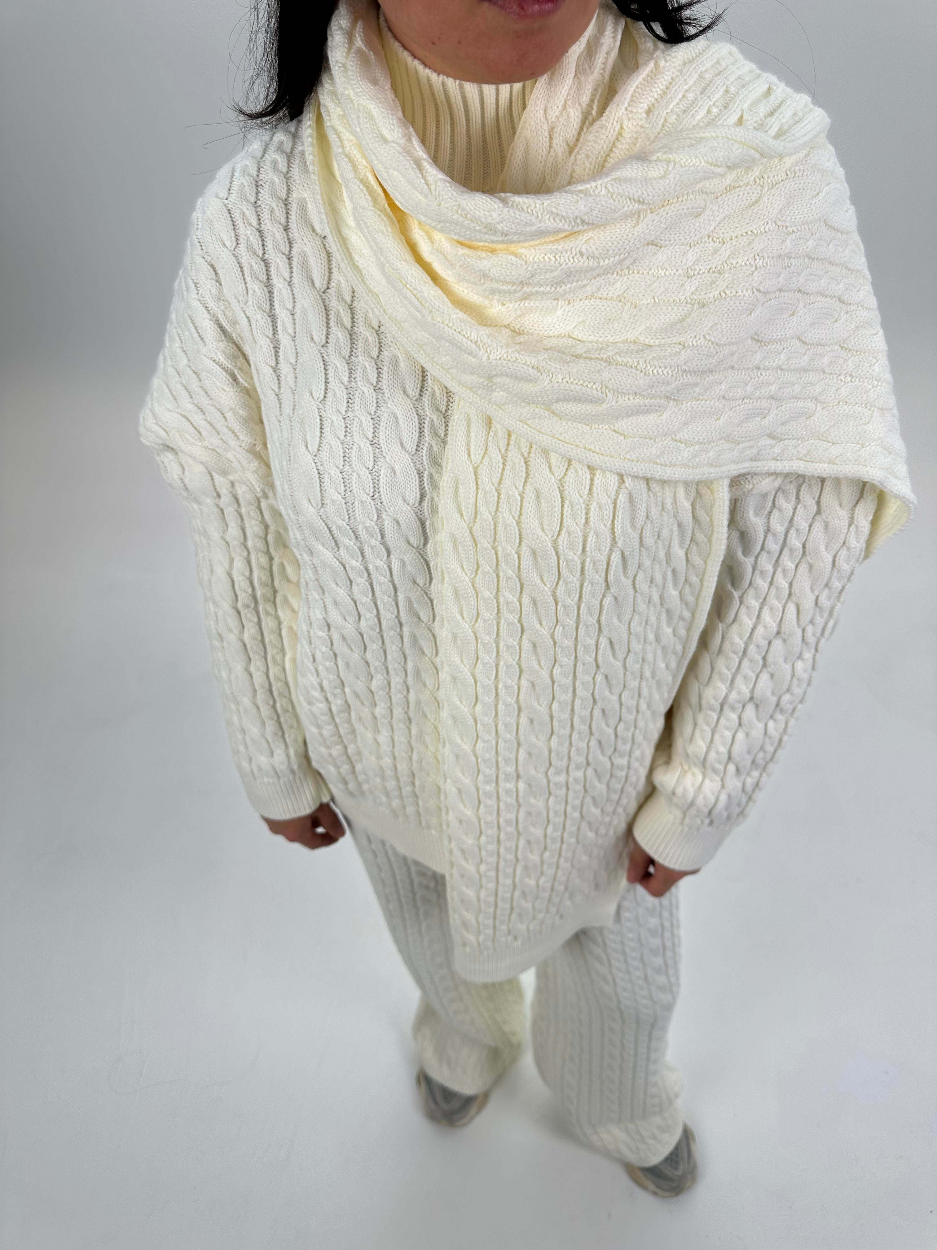 KREM ATKILI MARKA MODEL PANTOLON TRİKO TAKIM