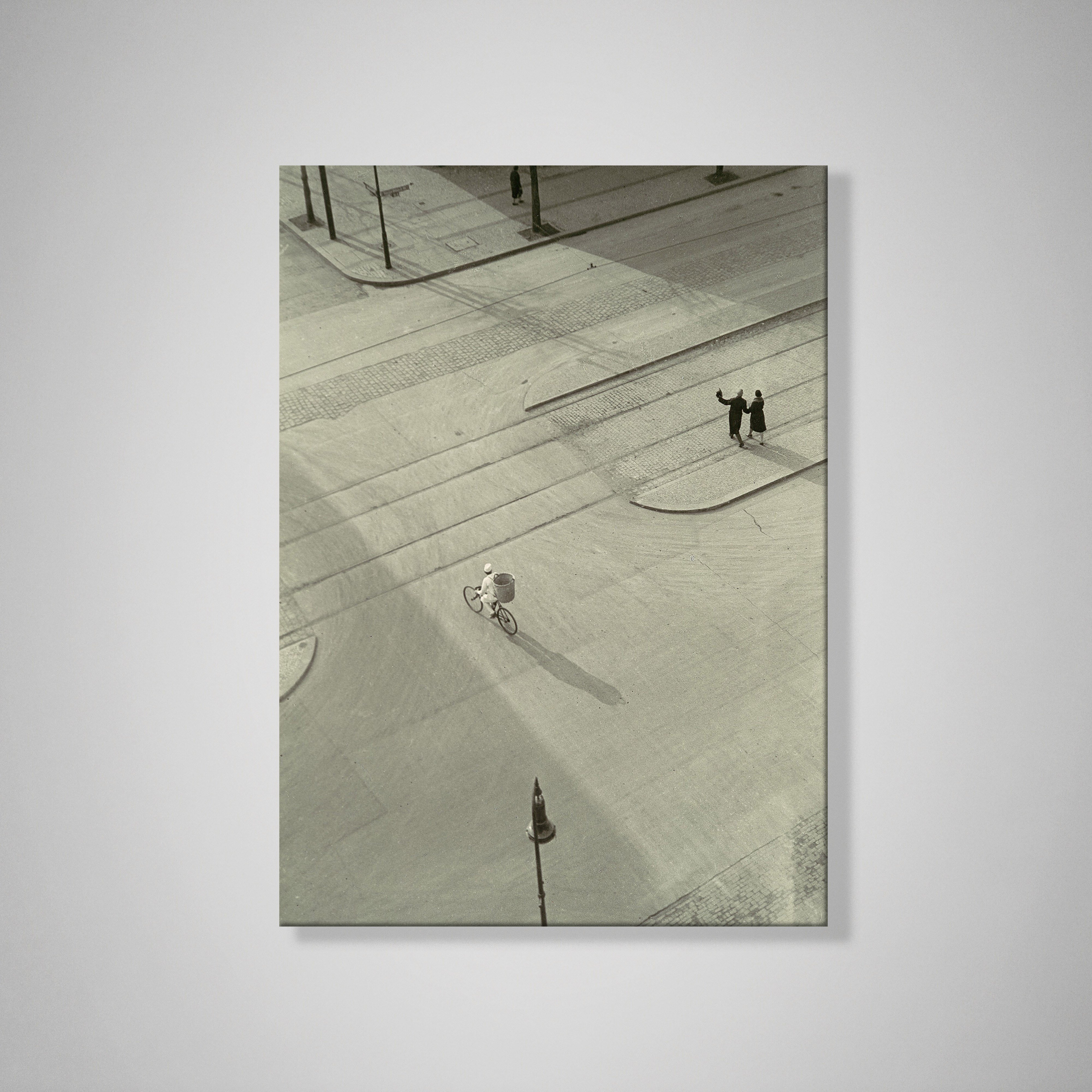 7 A.M. (New Year's Morning) 1930 Kanvas Tablo – André Kertész Siyah Beyaz Fine Art Fotoğraf Baskısı