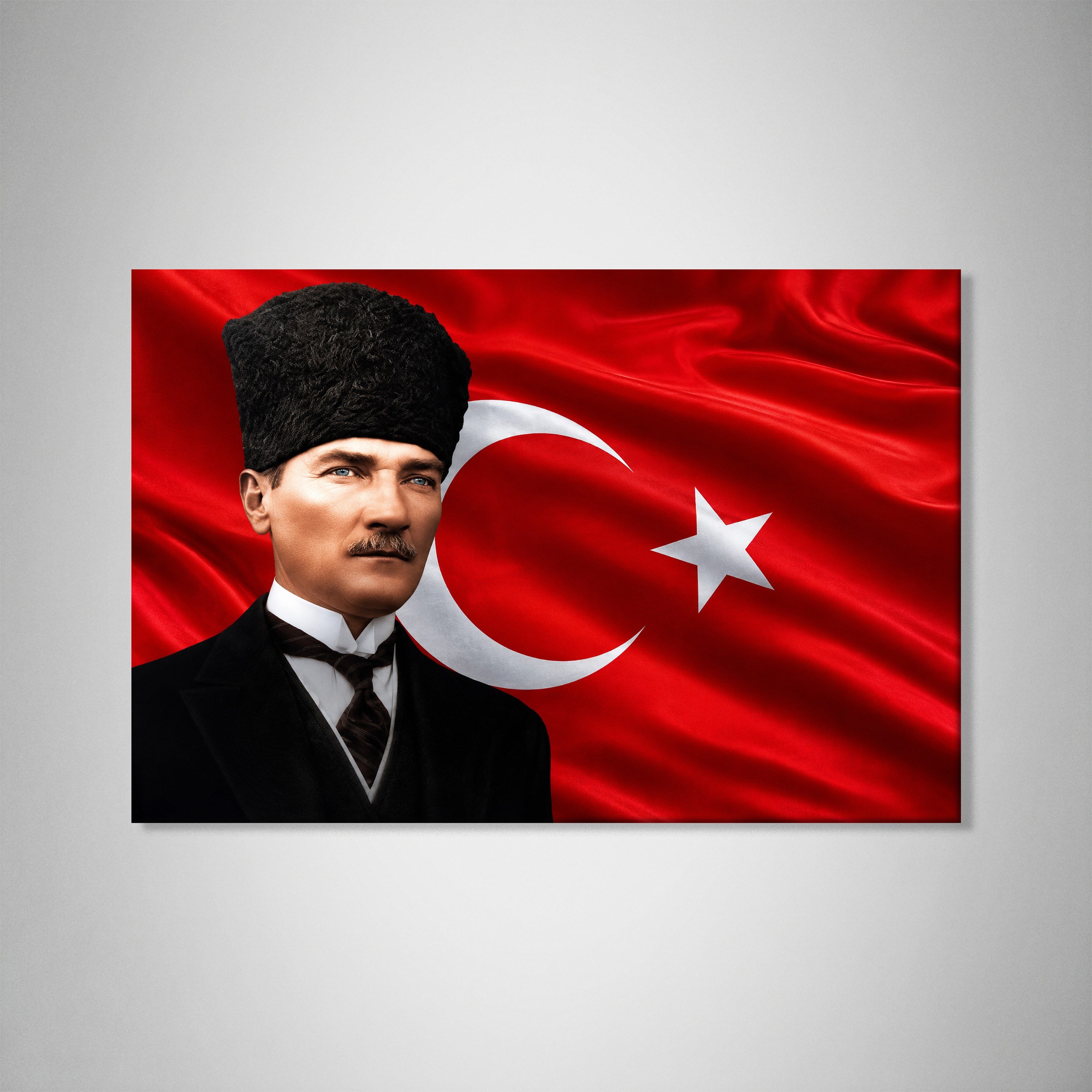 Atatürk Kanvas Tablo – Türk Bayrağı Fonlu Mustafa Kemal Atatürk Duvar Tablosu