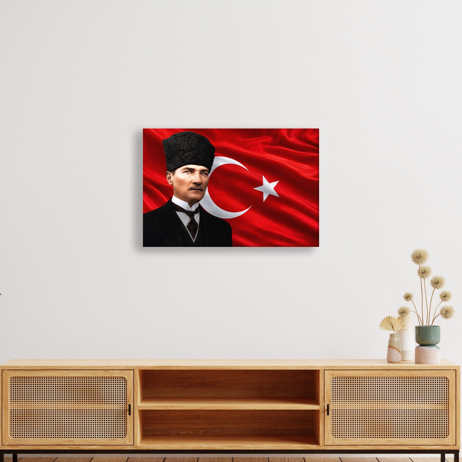 Atatürk Kanvas Tablo – Türk Bayrağı Fonlu Mustafa Kemal Atatürk Duvar Tablosu