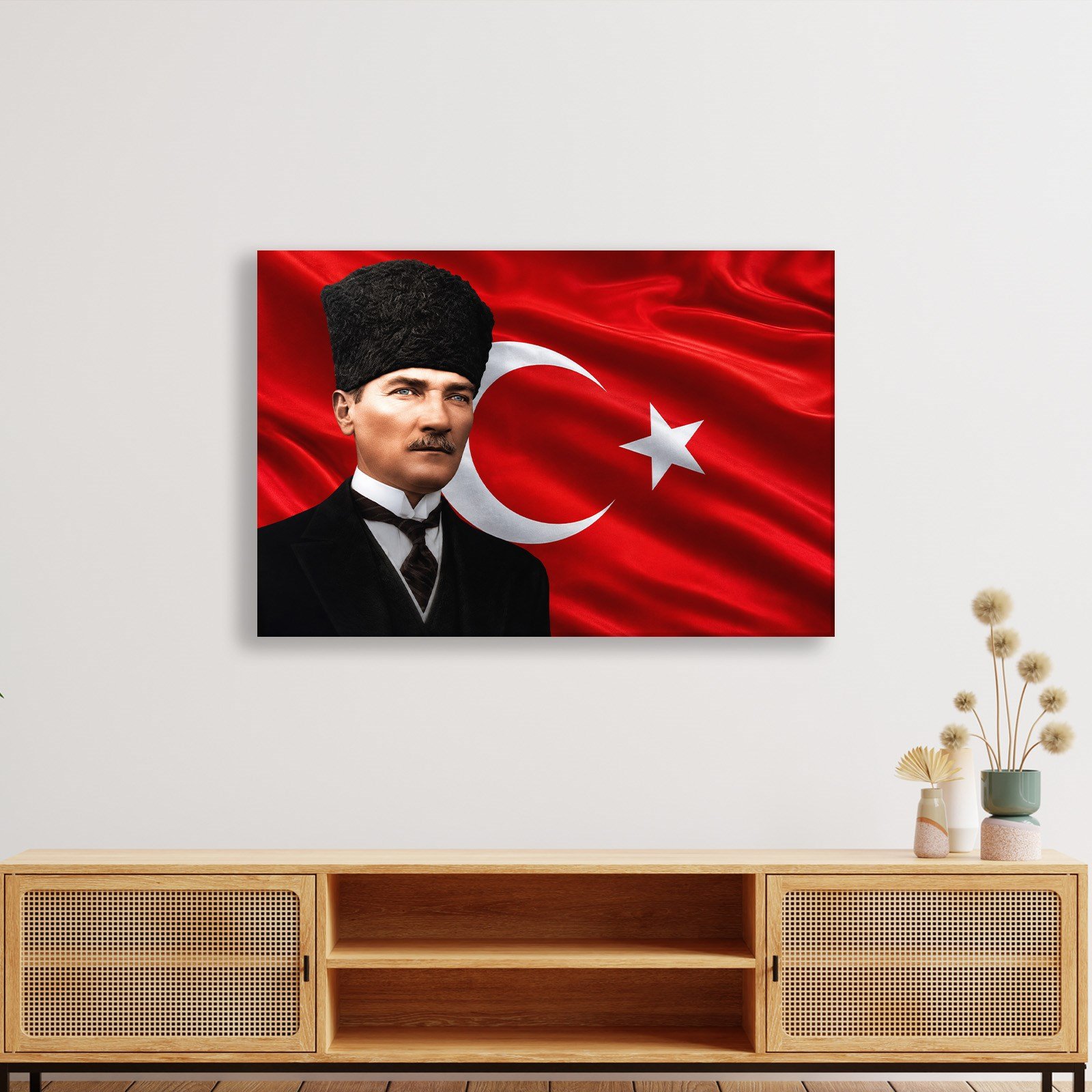 Atatürk Kanvas Tablo – Türk Bayrağı Fonlu Mustafa Kemal Atatürk Duvar Tablosu