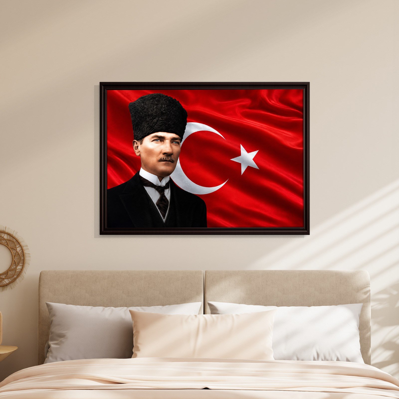 Atatürk Kanvas Tablo – Türk Bayrağı Fonlu Mustafa Kemal Atatürk Duvar Tablosu