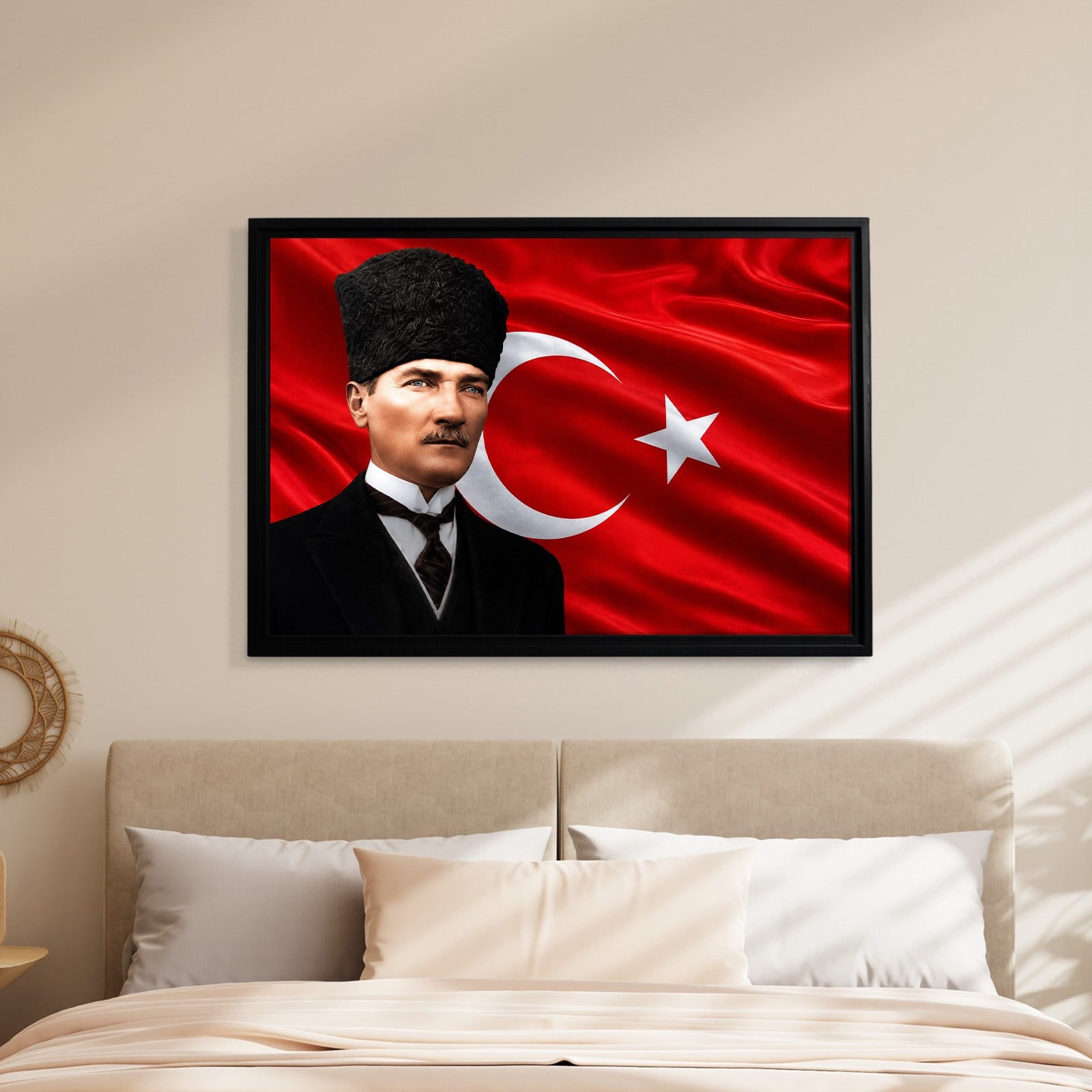 Atatürk Kanvas Tablo – Türk Bayrağı Fonlu Mustafa Kemal Atatürk Duvar Tablosu