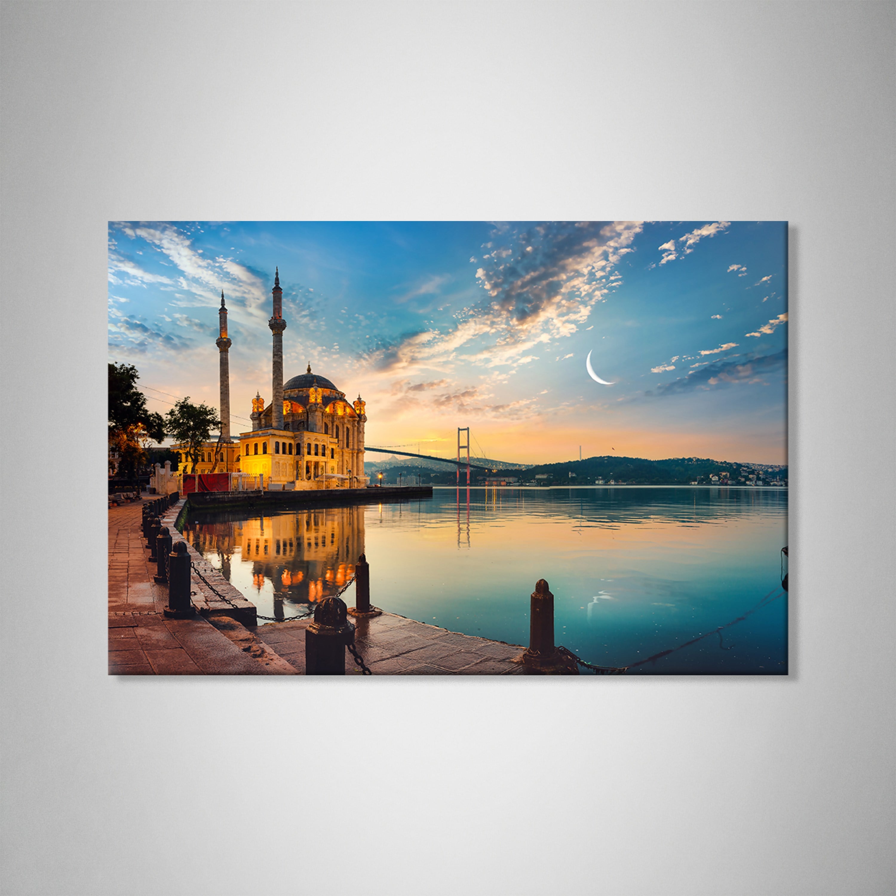 İstanbul Akşamı – Ortaköy Camii ve Boğaz Manzarası Kanvas Tablo