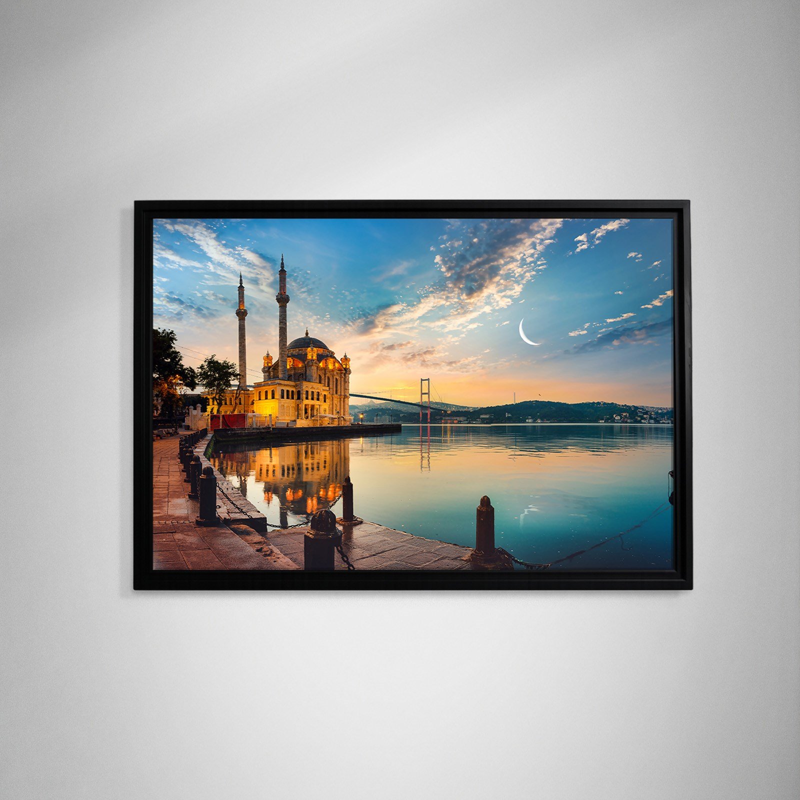 İstanbul Akşamı – Ortaköy Camii ve Boğaz Manzarası Kanvas Tablo