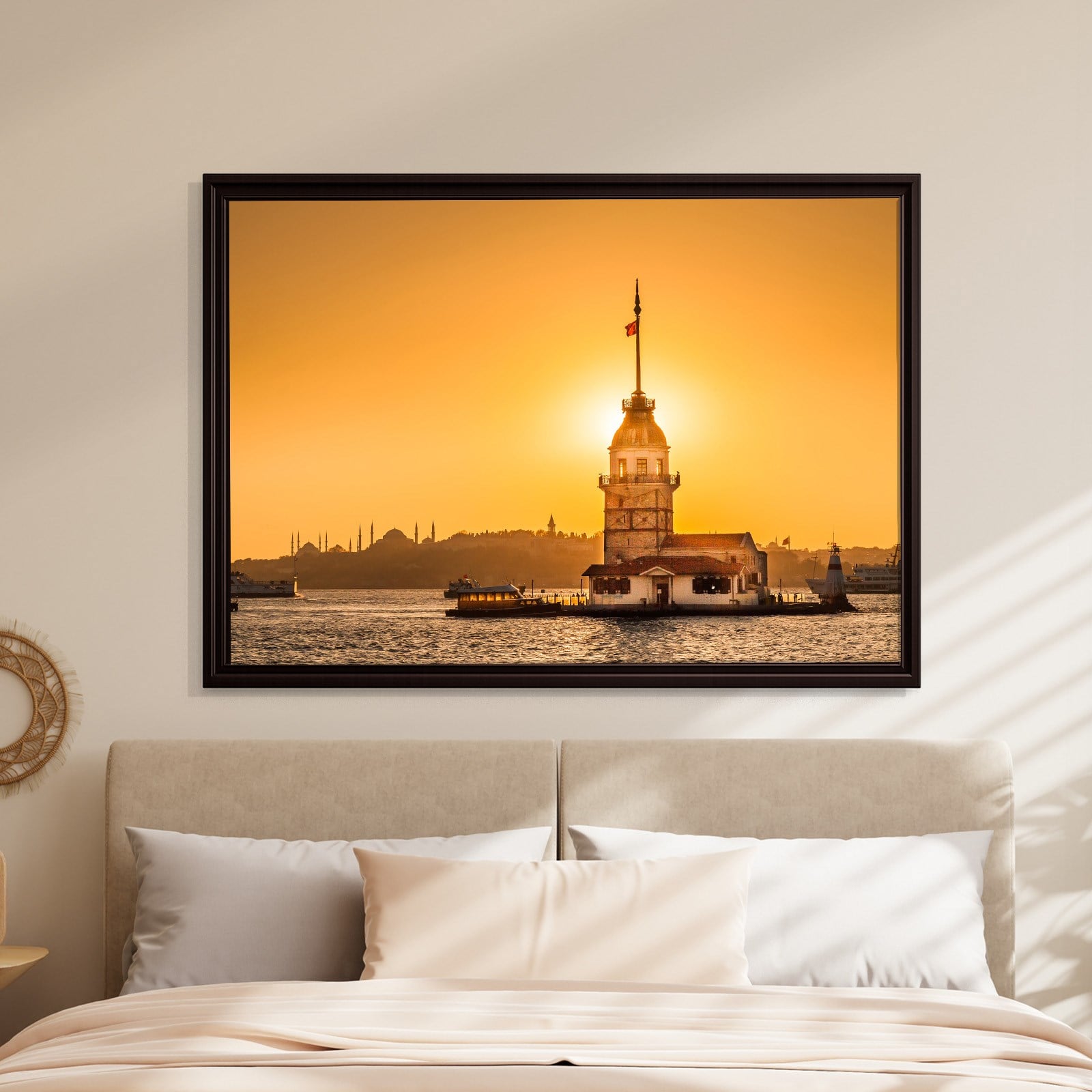 İSTANBUL – Güneşin Işığında Kız Kulesi