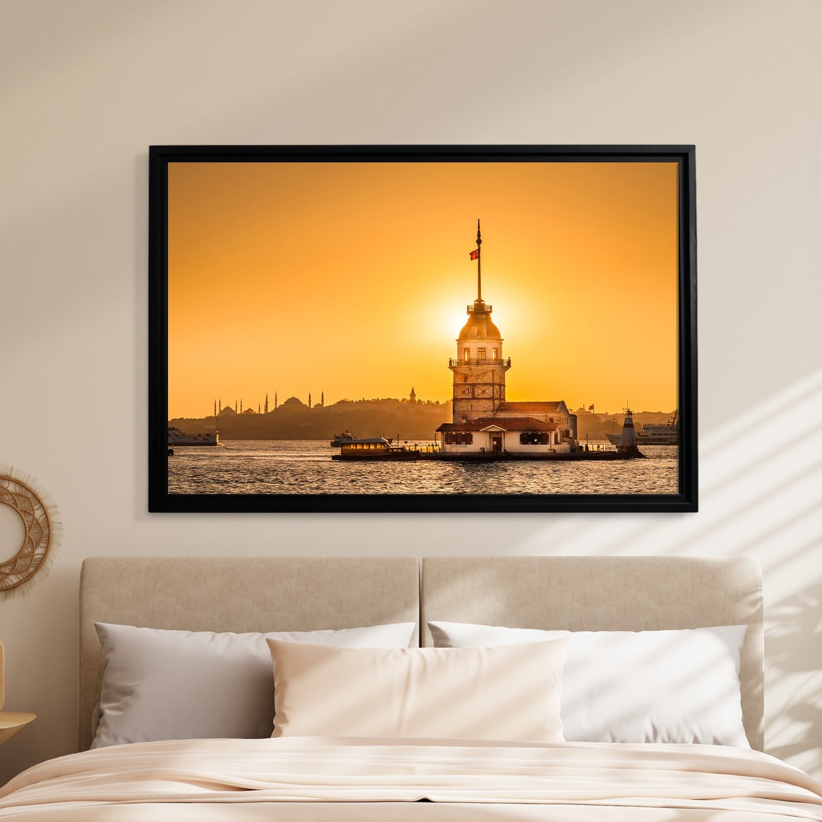 İSTANBUL – Güneşin Işığında Kız Kulesi