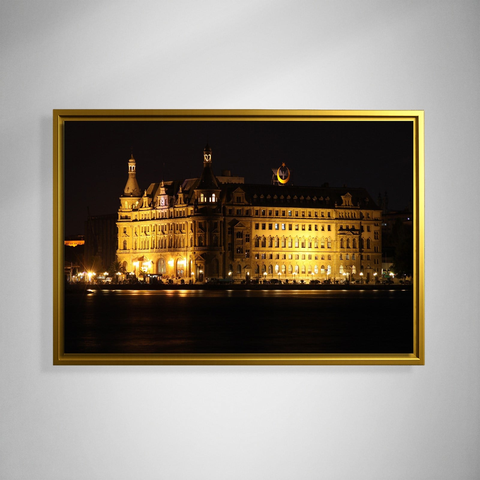 İSTANBUL – Haydarpaşa’nın Işığında Zamanın Sessizliği