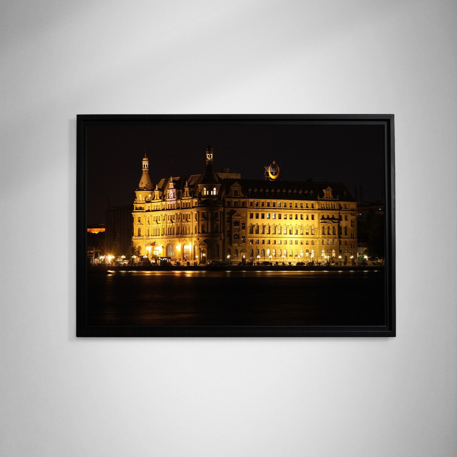 İSTANBUL – Haydarpaşa’nın Işığında Zamanın Sessizliği