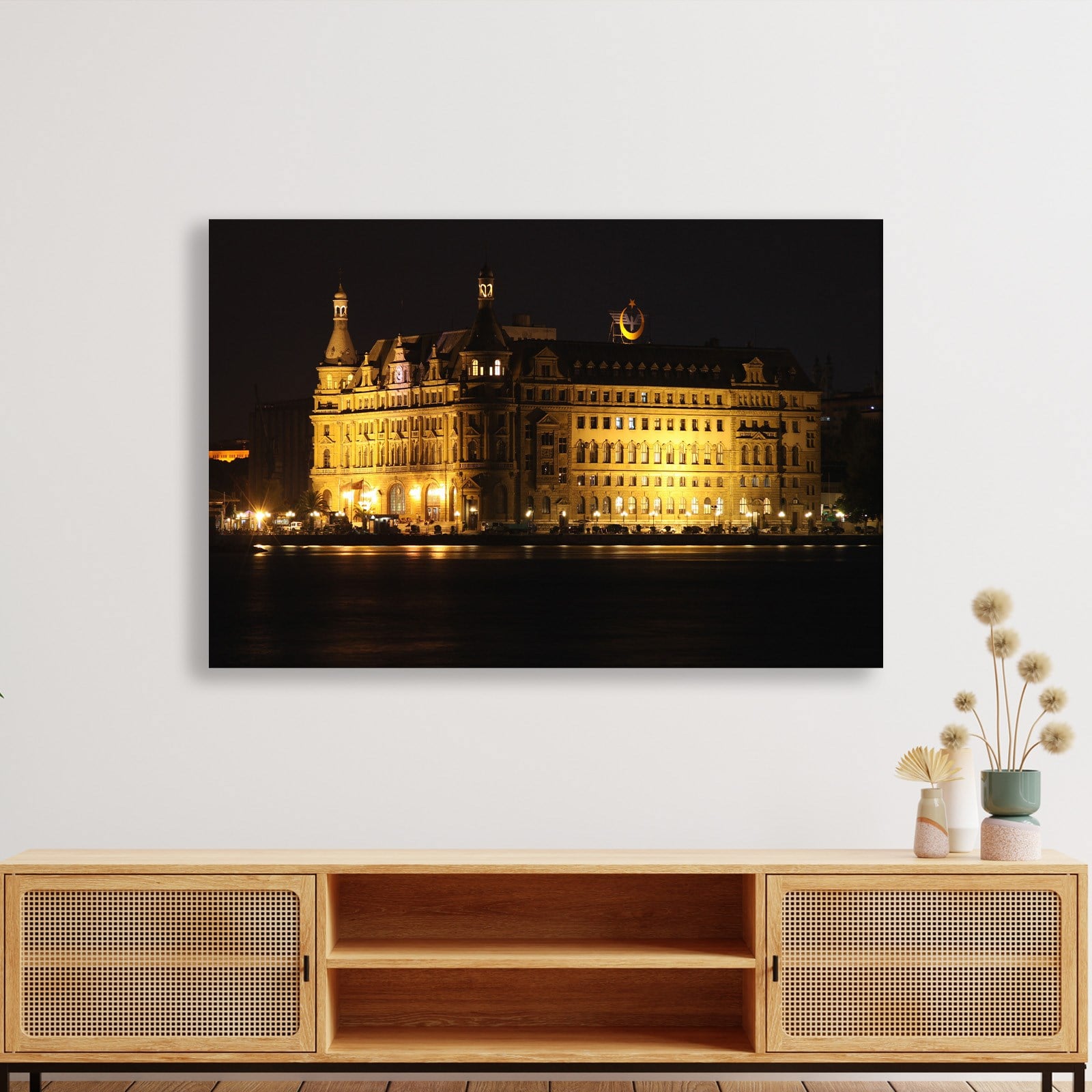 İSTANBUL – Haydarpaşa’nın Işığında Zamanın Sessizliği