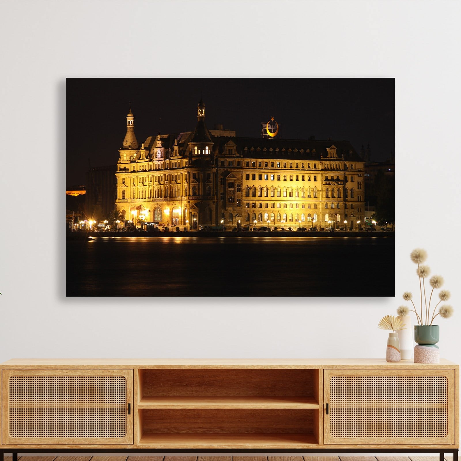 İSTANBUL – Haydarpaşa’nın Işığında Zamanın Sessizliği