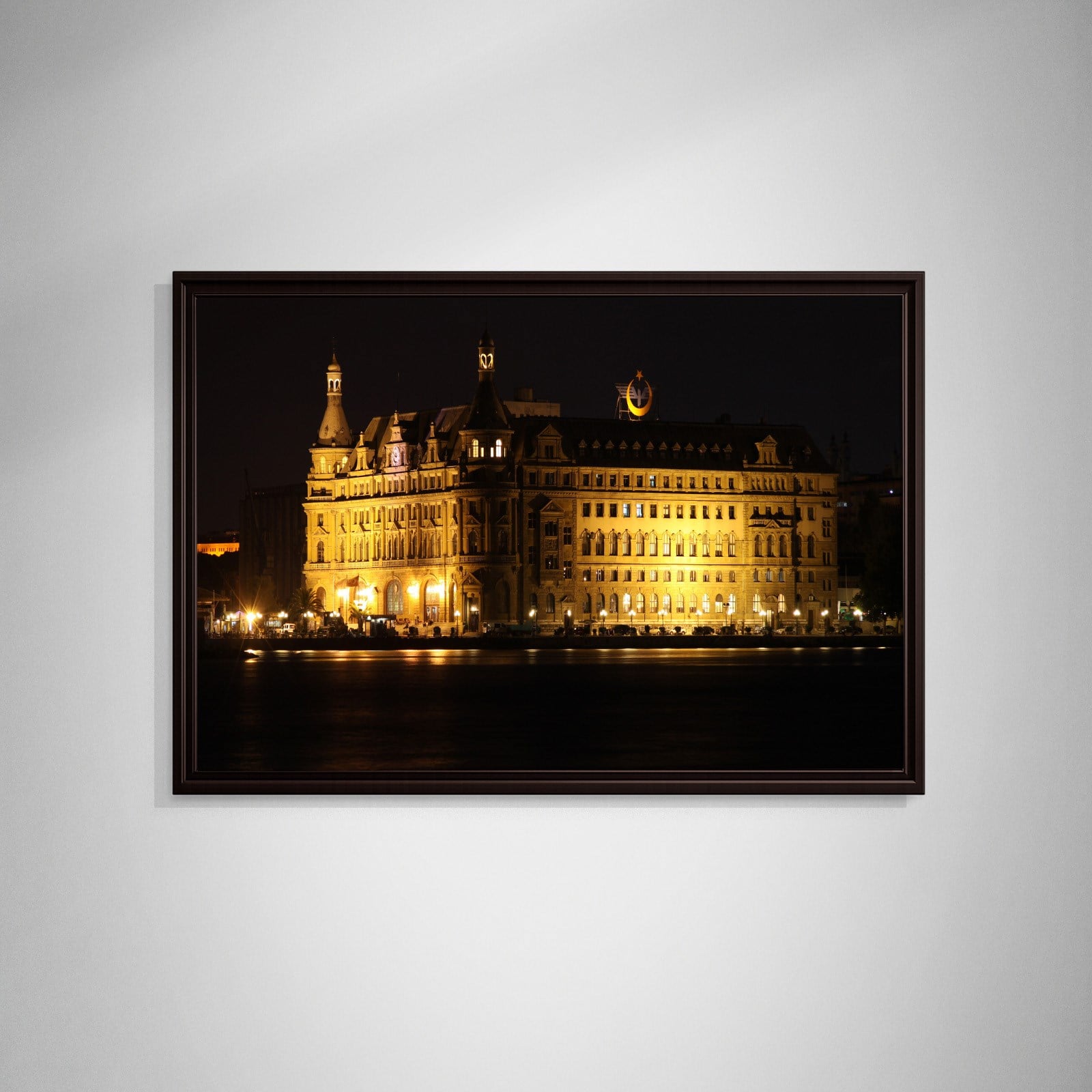 İSTANBUL – Haydarpaşa’nın Işığında Zamanın Sessizliği