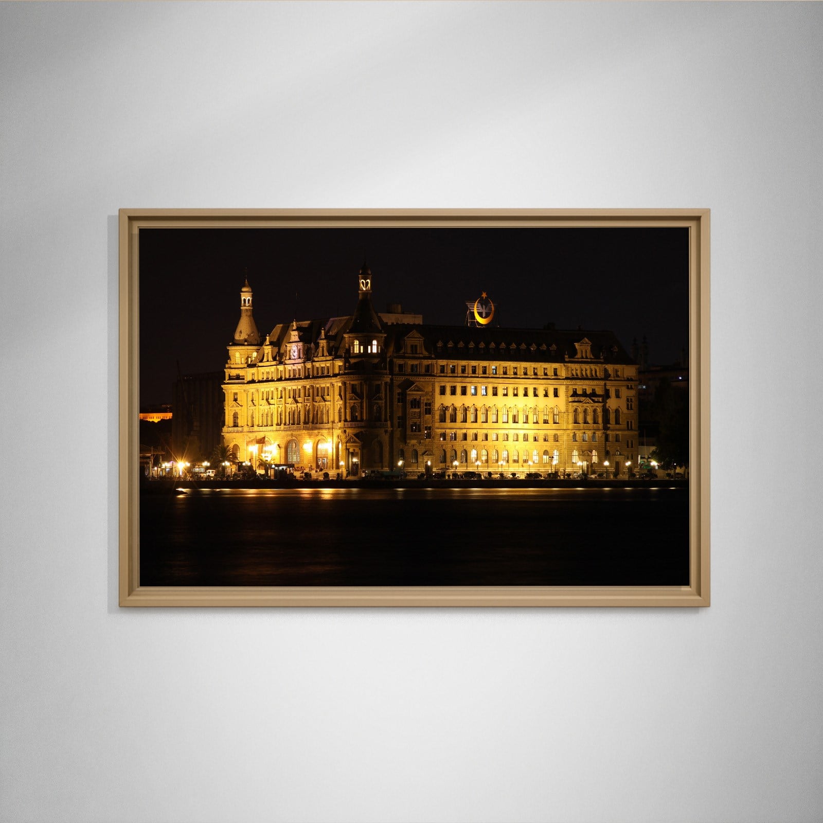 İSTANBUL – Haydarpaşa’nın Işığında Zamanın Sessizliği