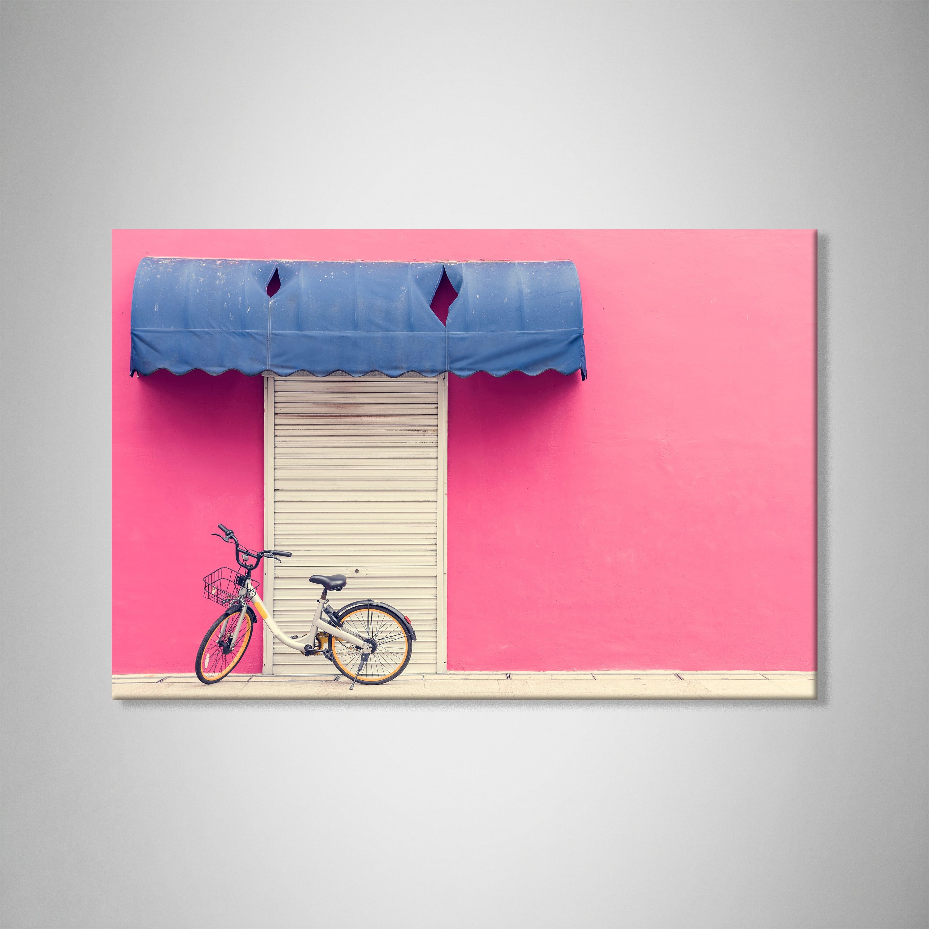 Pembe Duvar ve Bisiklet Kanvas Tablo | Minimal Şehir Fotoğrafı Duvar Dekoru