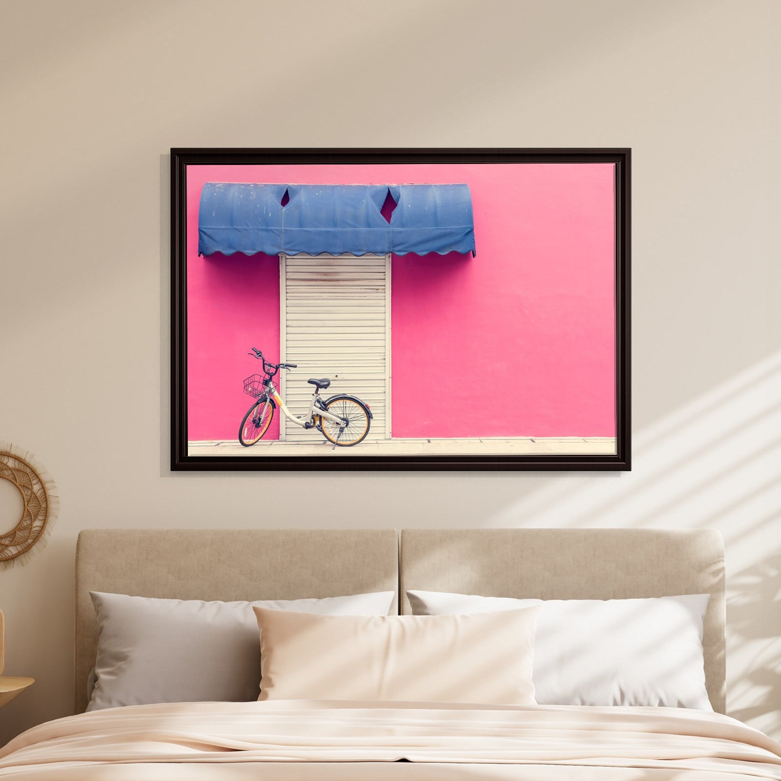Pembe Duvar ve Bisiklet Kanvas Tablo | Minimal Şehir Fotoğrafı Duvar Dekoru