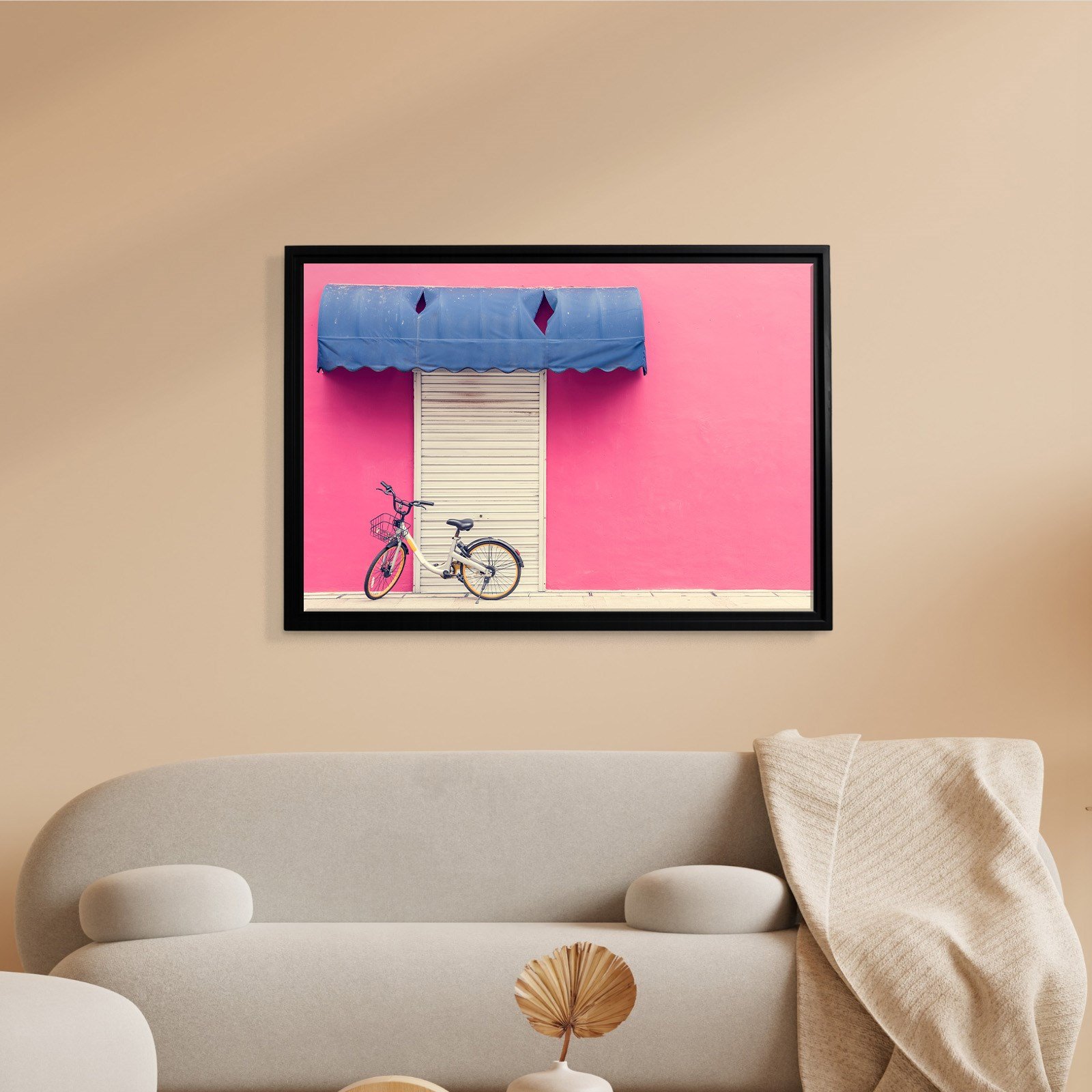 Pembe Duvar ve Bisiklet Kanvas Tablo | Minimal Şehir Fotoğrafı Duvar Dekoru