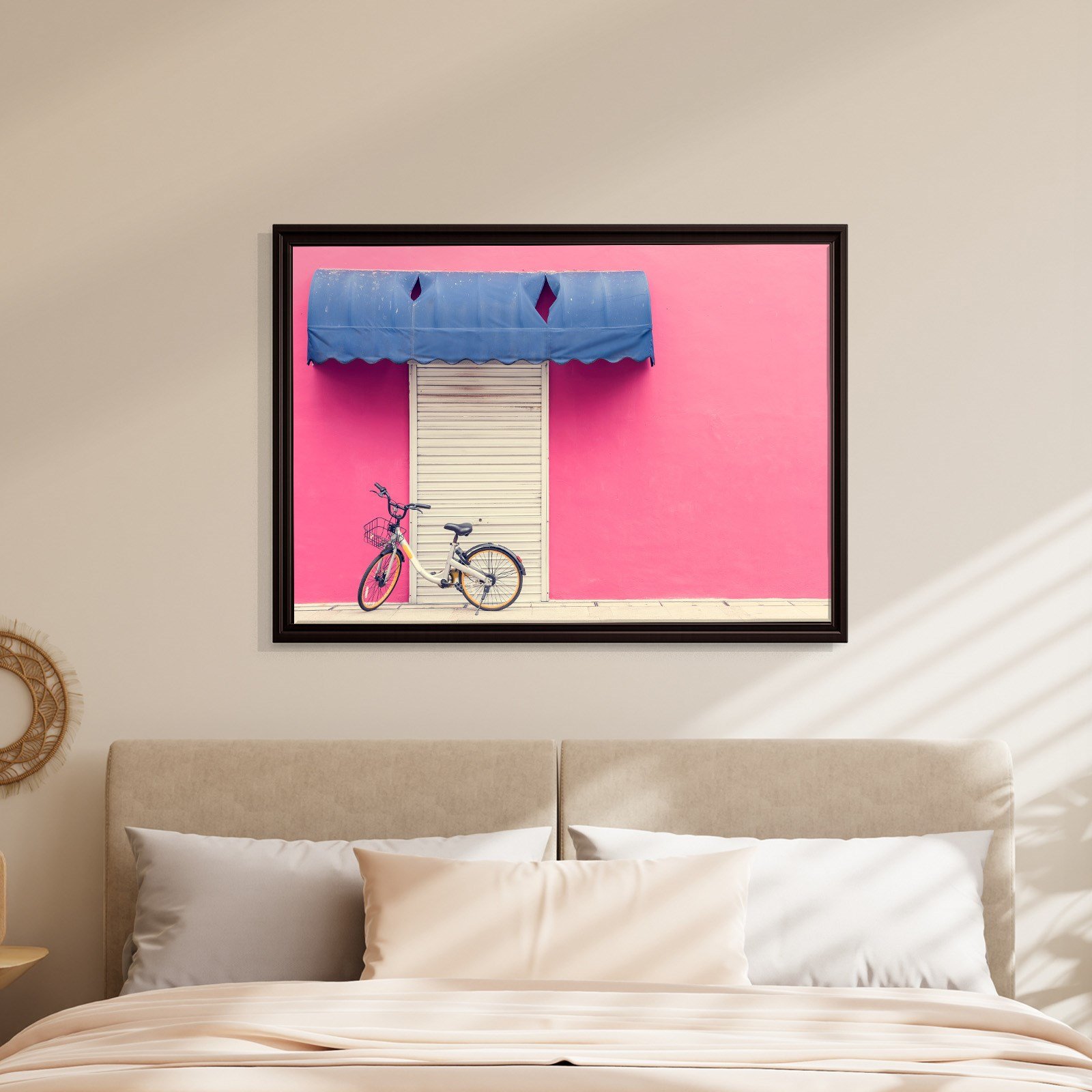 Pembe Duvar ve Bisiklet Kanvas Tablo | Minimal Şehir Fotoğrafı Duvar Dekoru