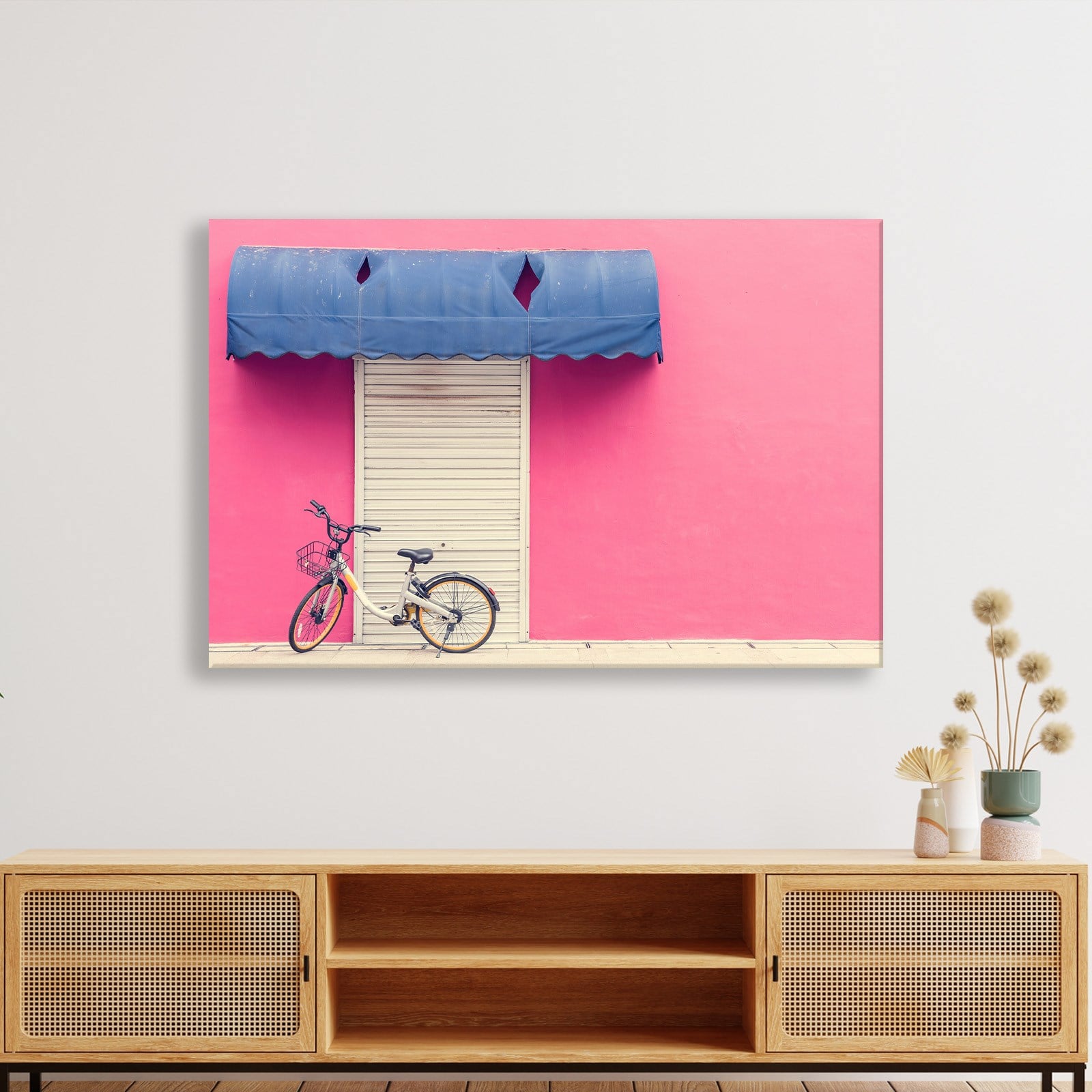 Pembe Duvar ve Bisiklet Kanvas Tablo | Minimal Şehir Fotoğrafı Duvar Dekoru