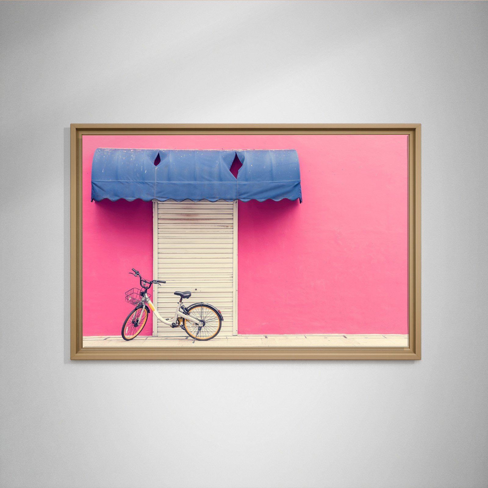 Pembe Duvar ve Bisiklet Kanvas Tablo | Minimal Şehir Fotoğrafı Duvar Dekoru