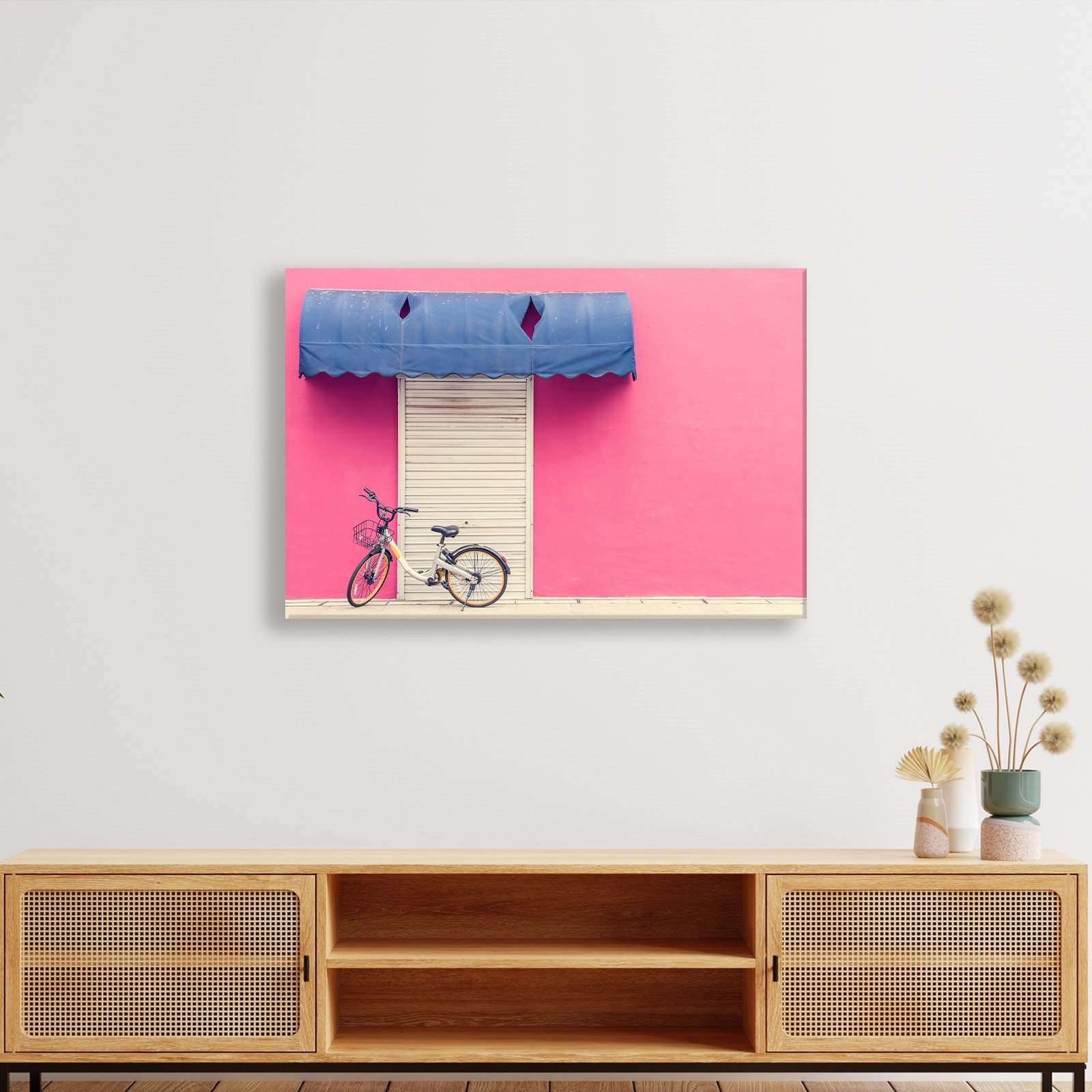 Pembe Duvar ve Bisiklet Kanvas Tablo | Minimal Şehir Fotoğrafı Duvar Dekoru