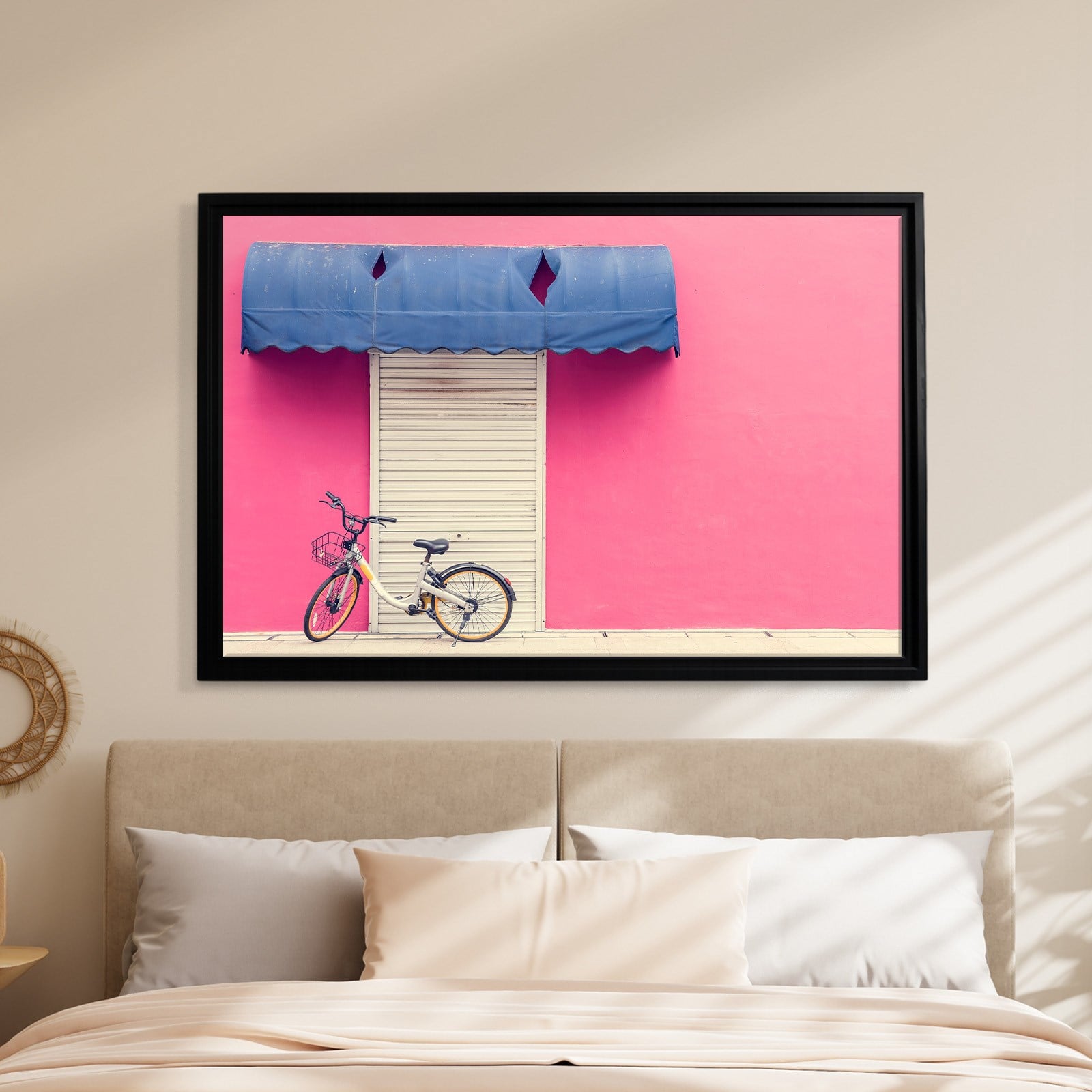 Pembe Duvar ve Bisiklet Kanvas Tablo | Minimal Şehir Fotoğrafı Duvar Dekoru