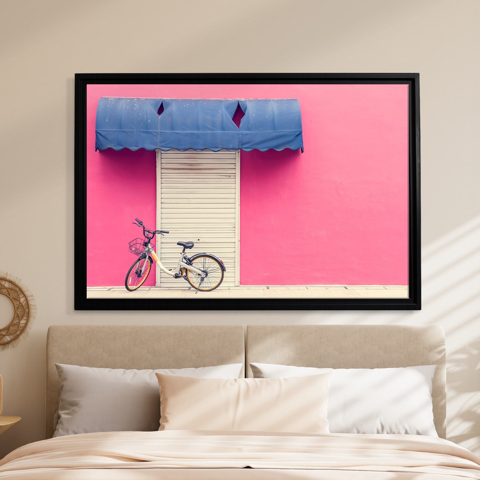 Pembe Duvar ve Bisiklet Kanvas Tablo | Minimal Şehir Fotoğrafı Duvar Dekoru