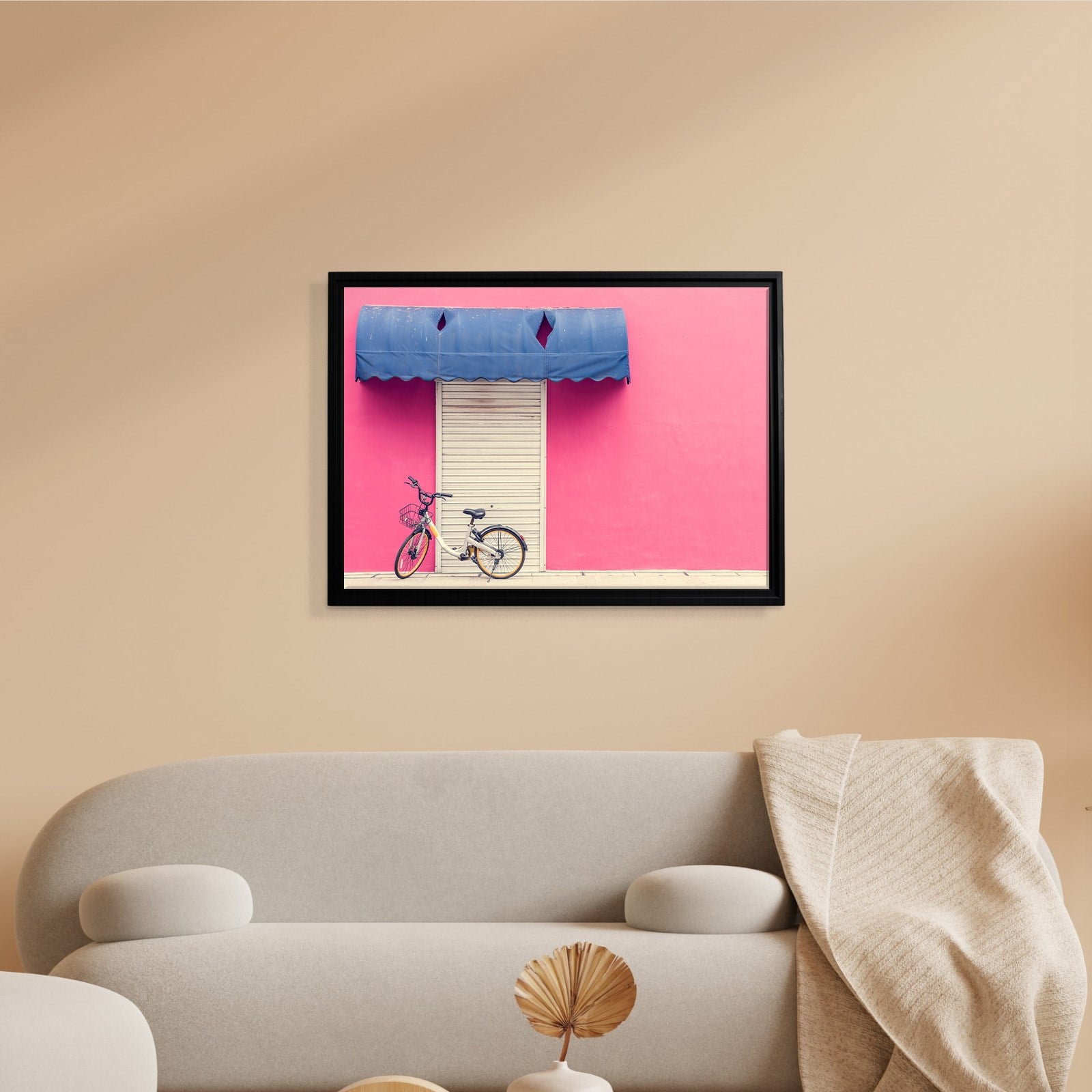 Pembe Duvar ve Bisiklet Kanvas Tablo | Minimal Şehir Fotoğrafı Duvar Dekoru