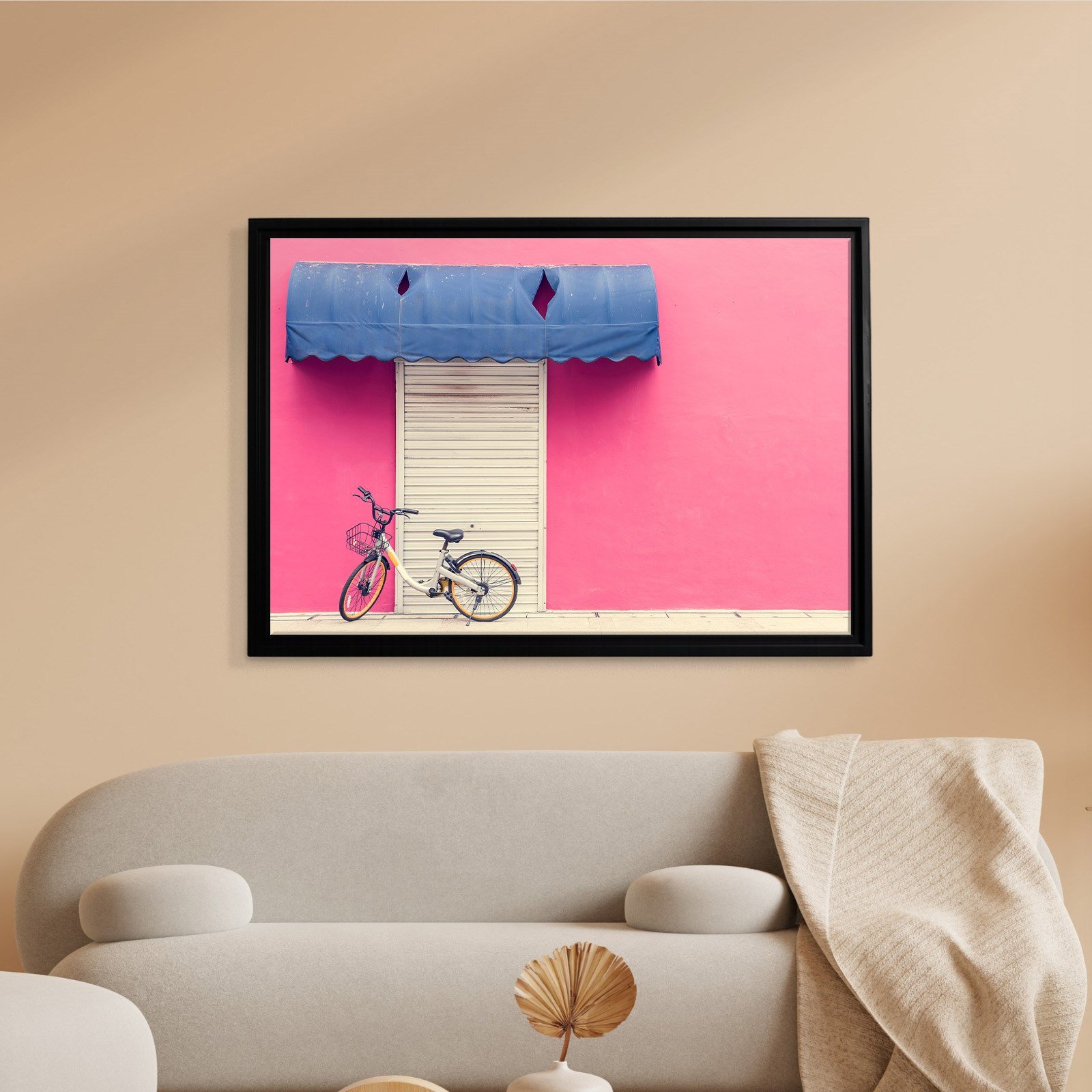 Pembe Duvar ve Bisiklet Kanvas Tablo | Minimal Şehir Fotoğrafı Duvar Dekoru