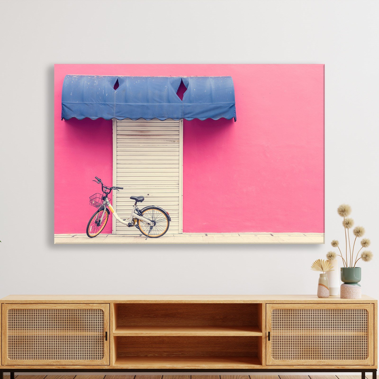 Pembe Duvar ve Bisiklet Kanvas Tablo | Minimal Şehir Fotoğrafı Duvar Dekoru