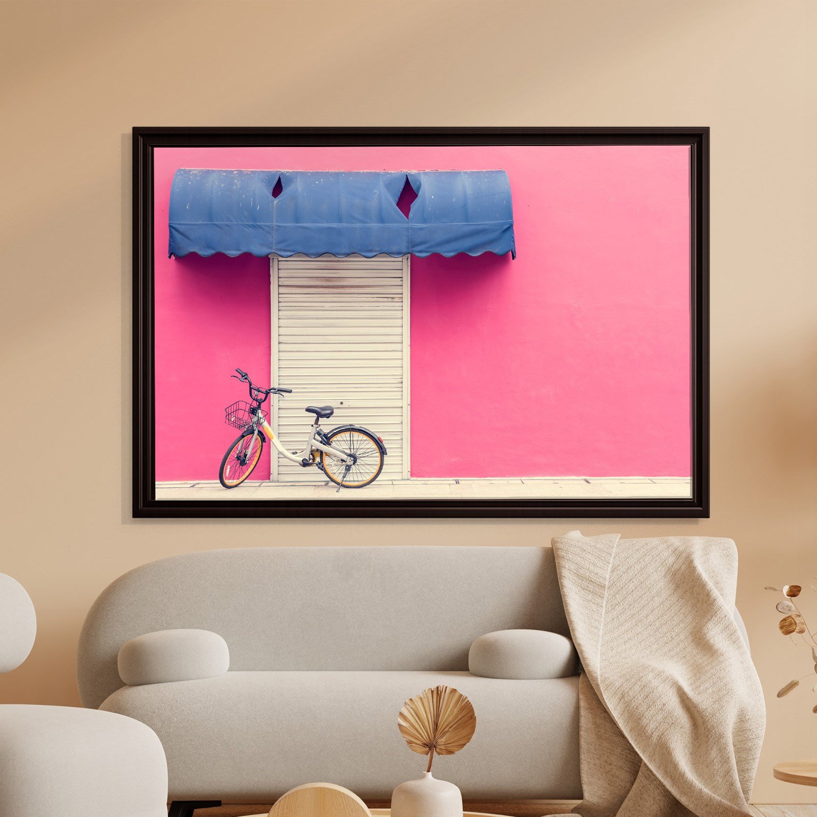 Pembe Duvar ve Bisiklet Kanvas Tablo | Minimal Şehir Fotoğrafı Duvar Dekoru