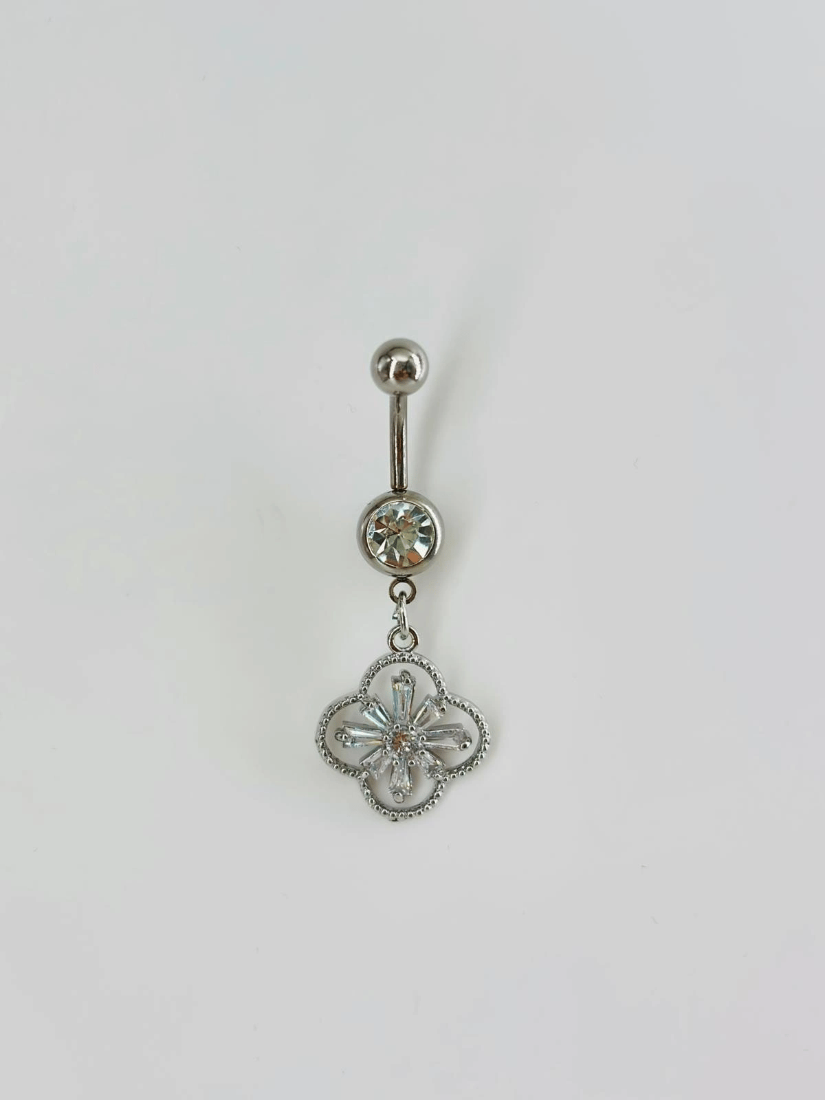 Çiçek Detaylı Göbek Piercing