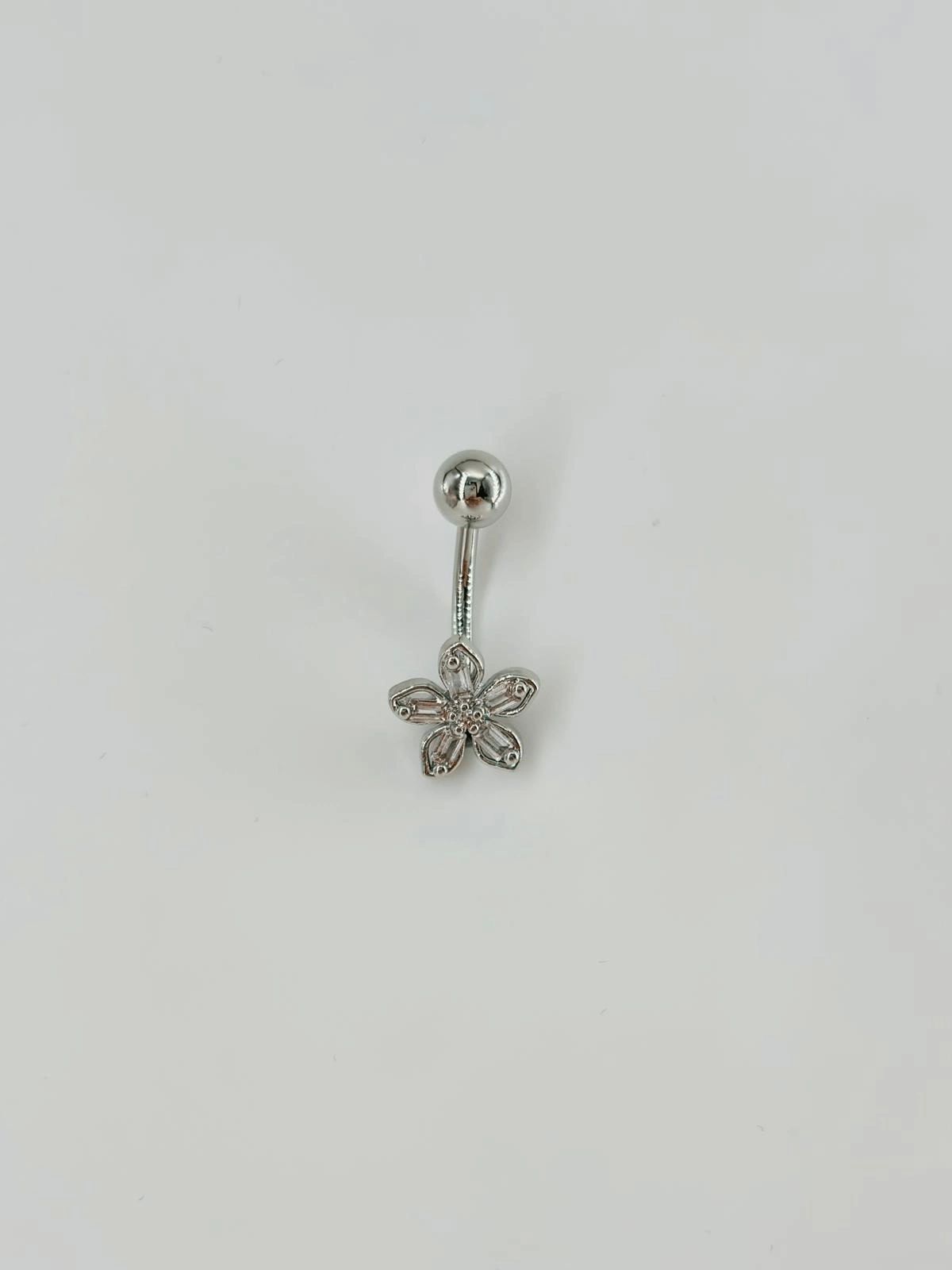 Çiçek Detaylı Göbek Piercing