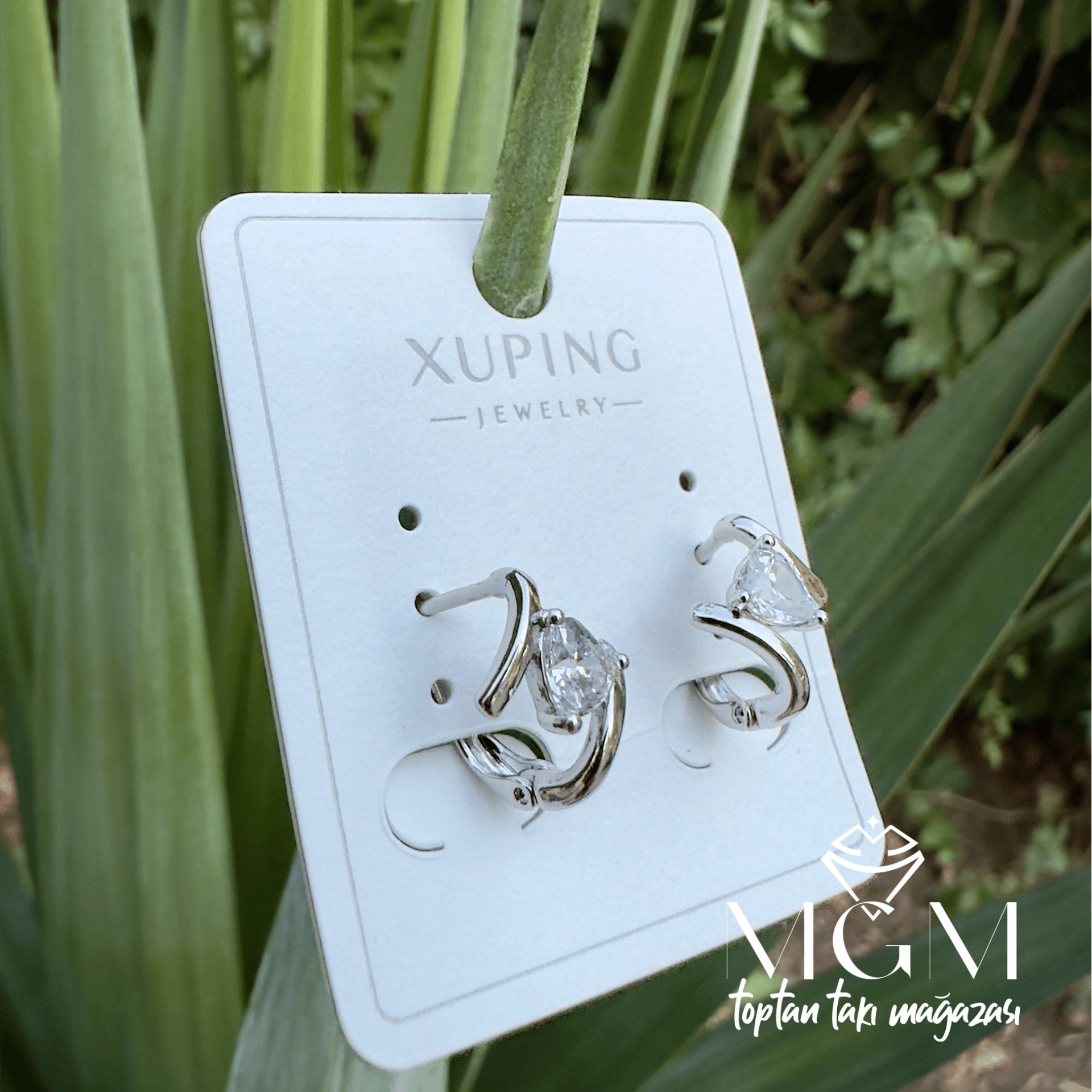 Xuping Taşlı Küpe