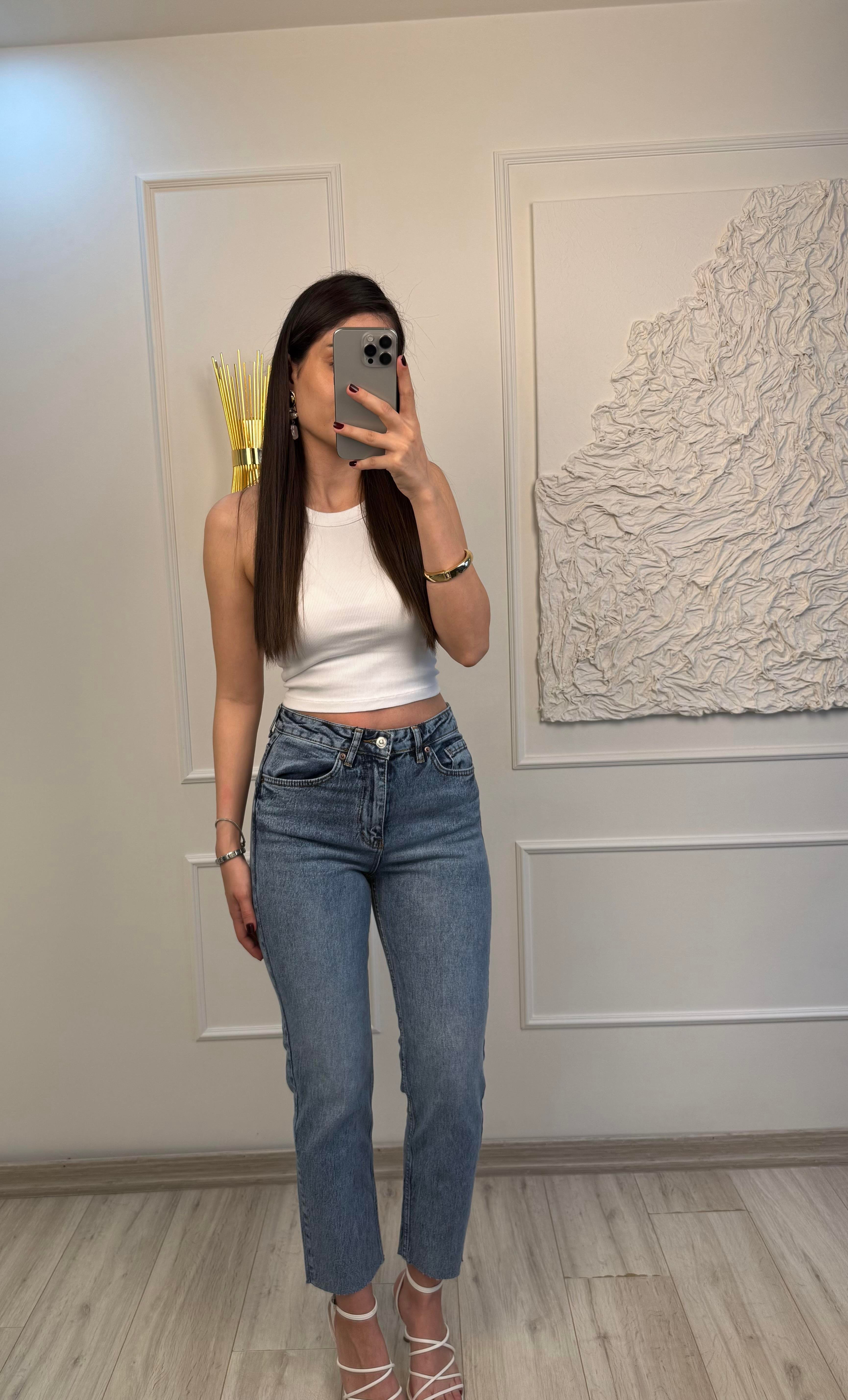 BOY FİT KESİK PAÇA JEAN