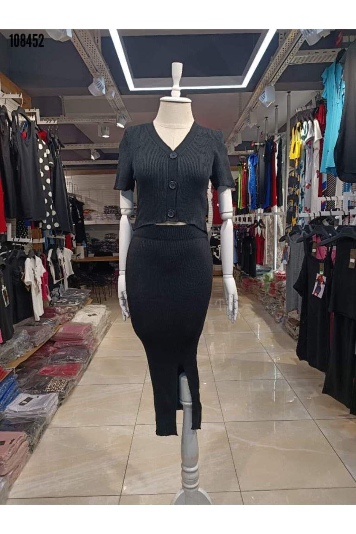 Kadın üst Kısa Kollu Düğmeli Crop, Alt Yırtmaçlı Etek Triko Takım