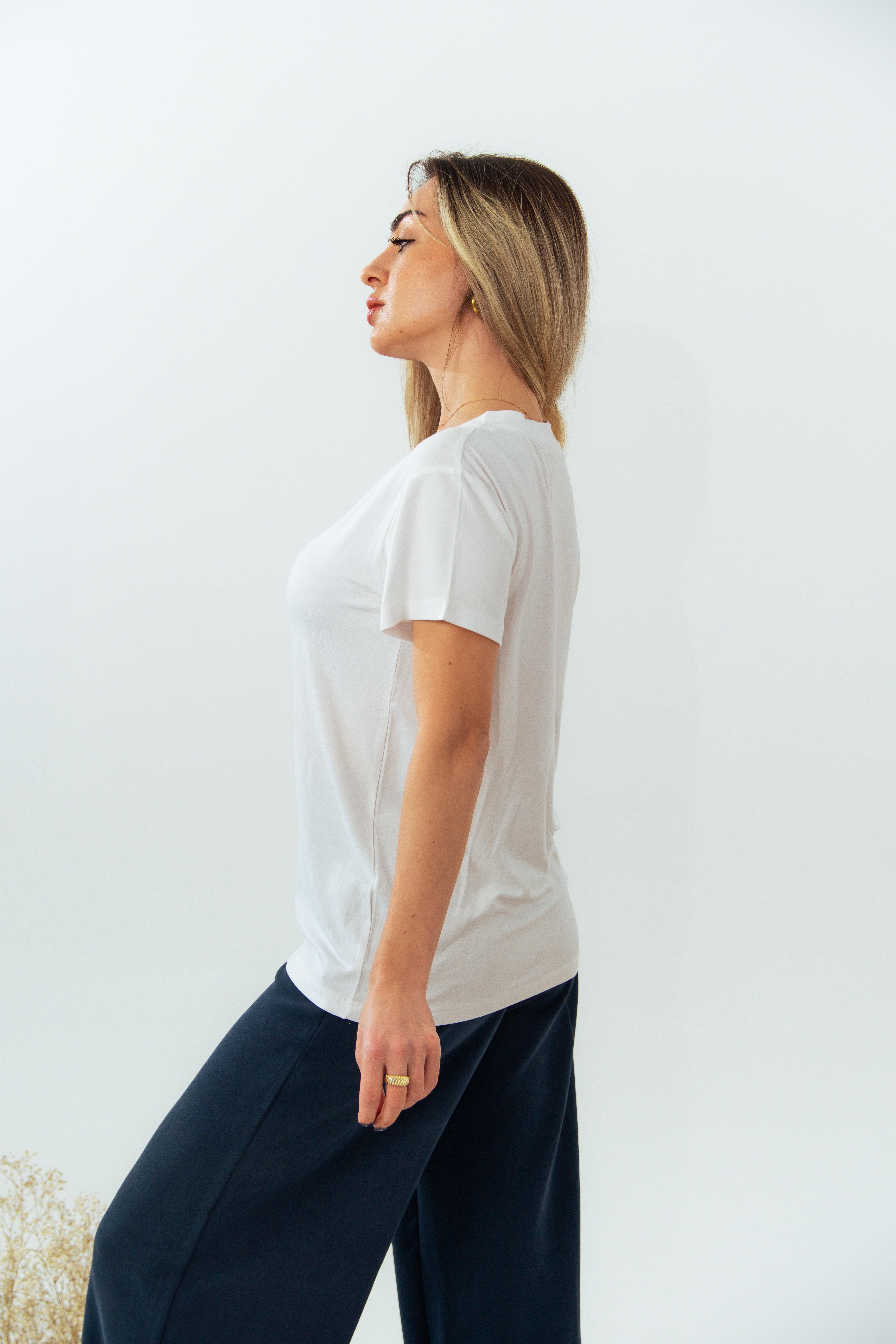 Beyaz V Yaka Basic T-shirt