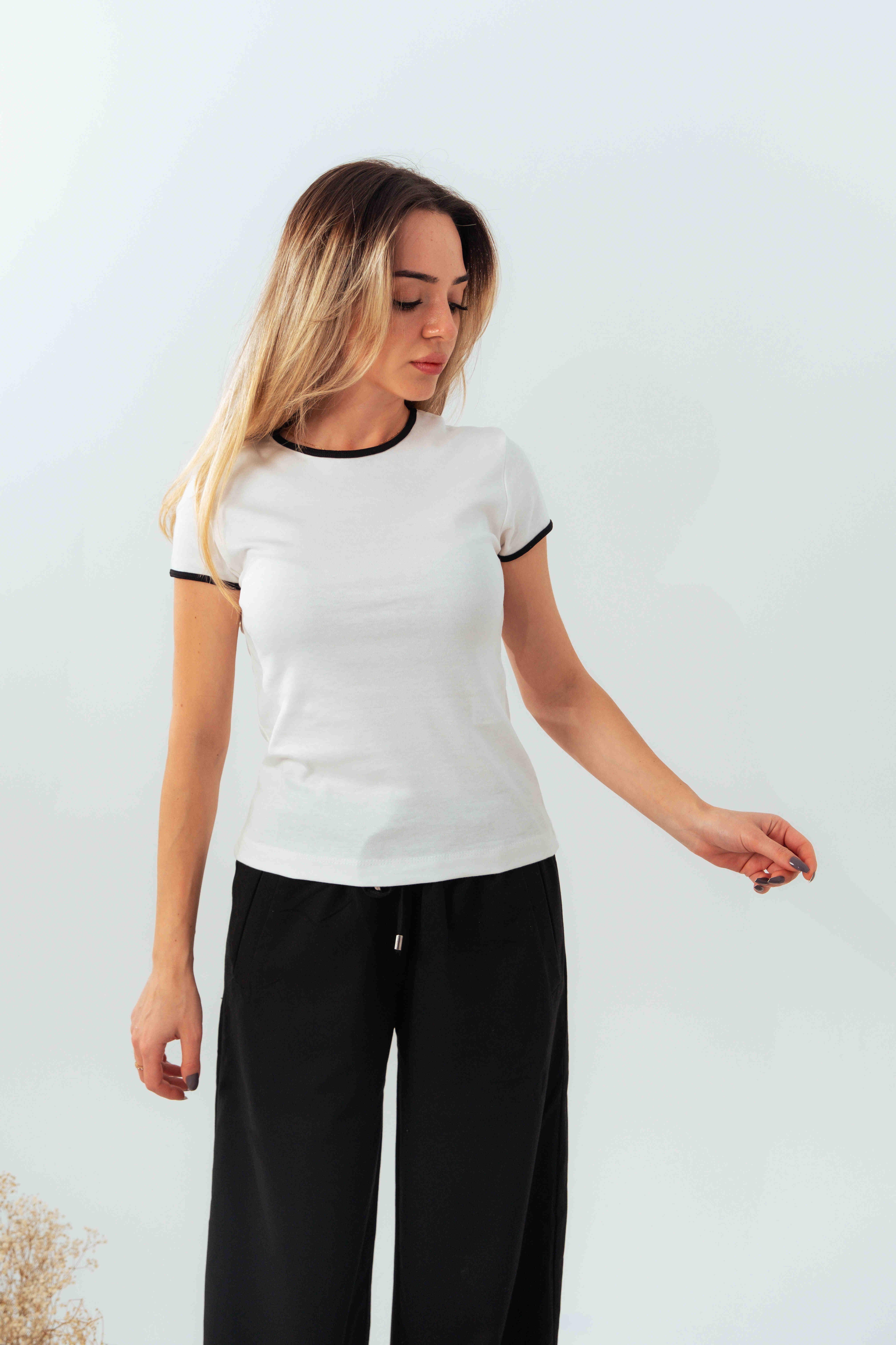 Bisiklet Yaka Siyah Biyeli T-shirt