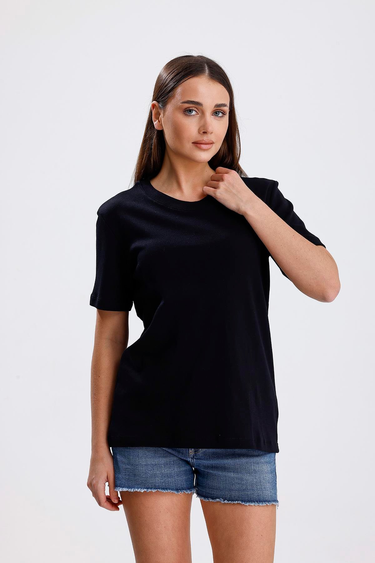 Siyah Bisiklet Yaka Kısa Kol T-shirt