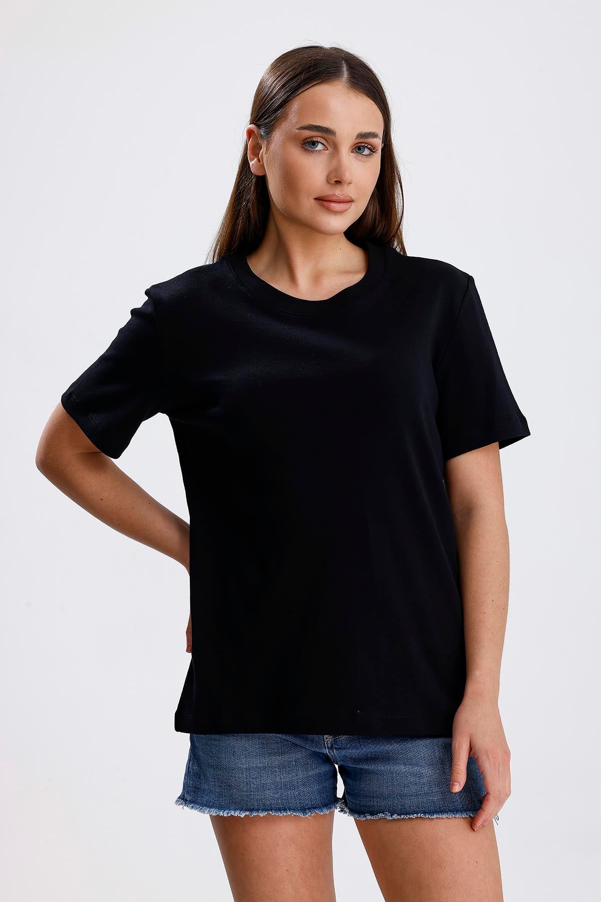 Siyah Bisiklet Yaka Kısa Kol T-shirt
