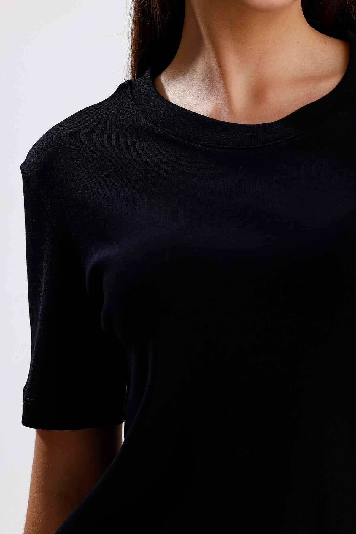 Siyah Bisiklet Yaka Kısa Kol T-shirt